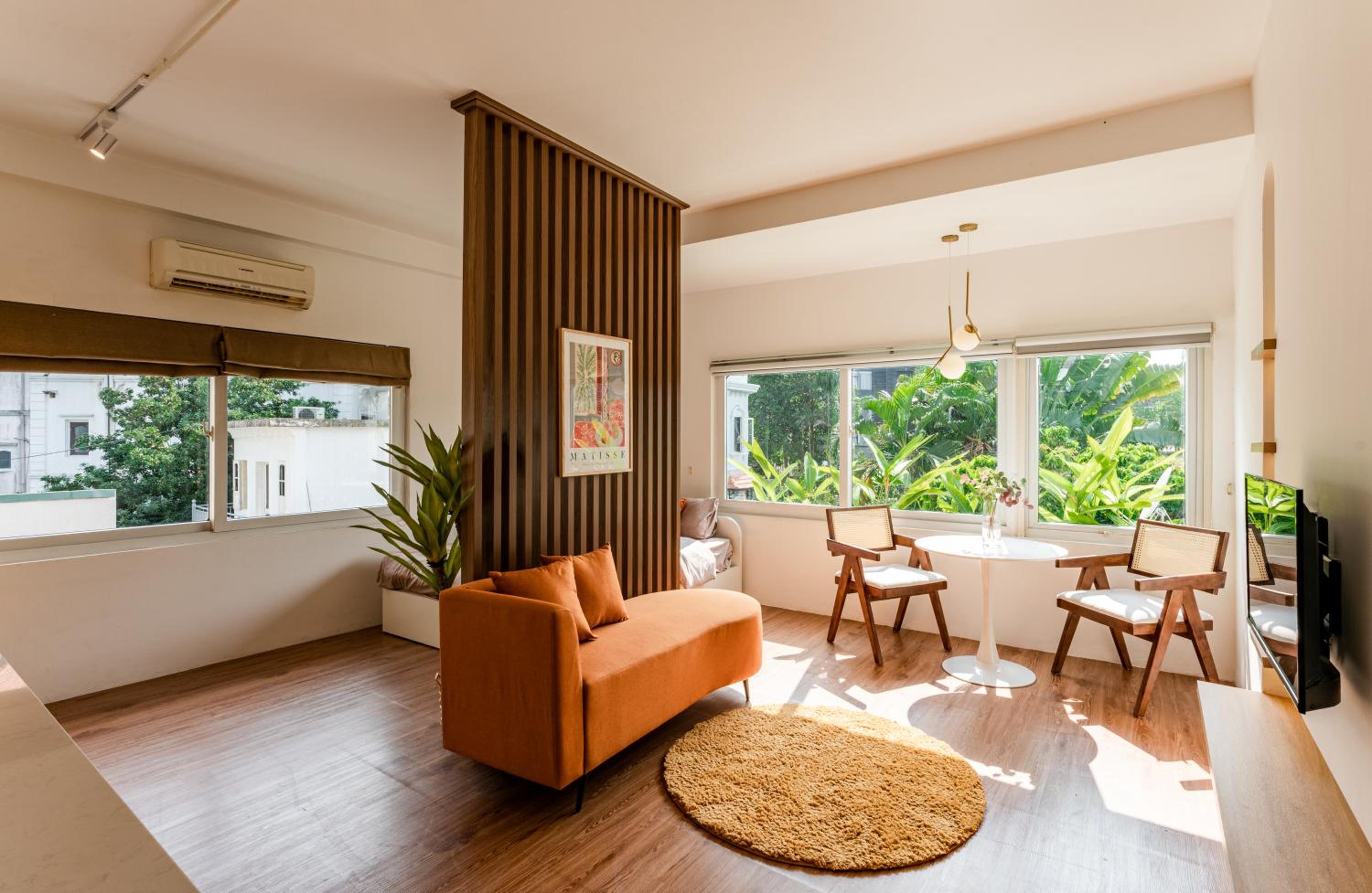 ANNAM Panorama Lakeview - Garden & Balcony - WestLake