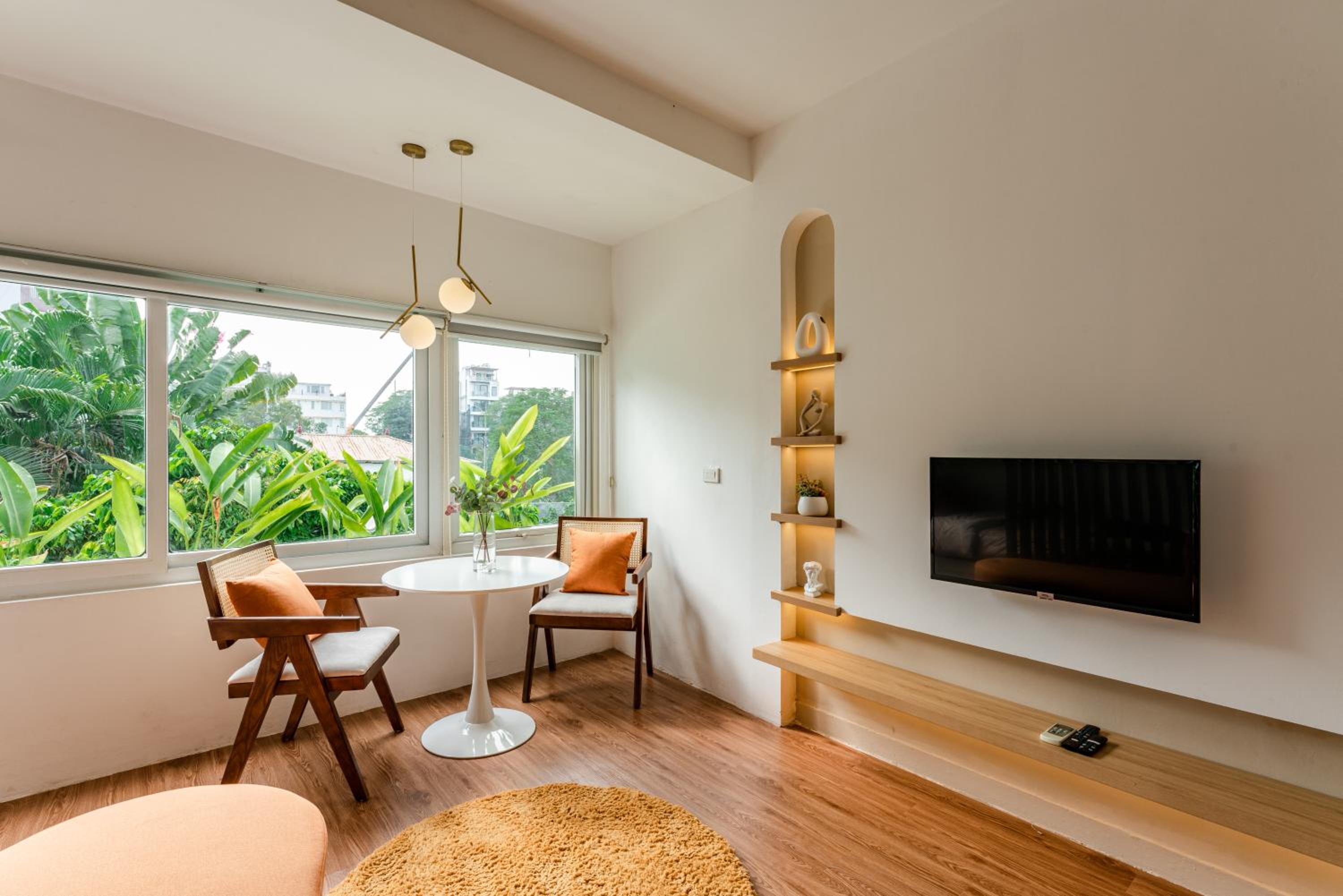 ANNAM Panorama Lakeview - Garden & Balcony - WestLake