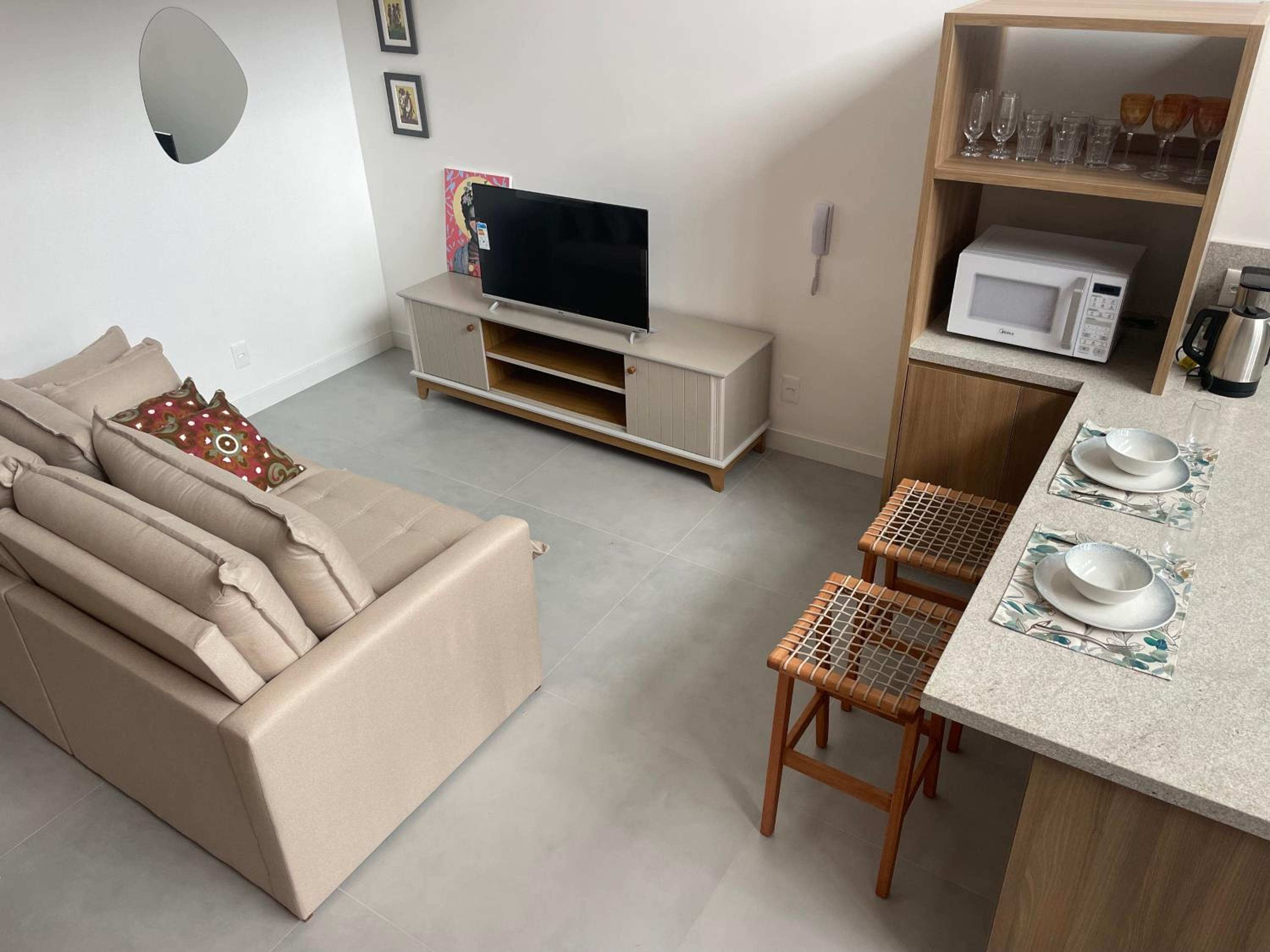 Loft Moderno, 500m Praia, Piscina, Sauna, WiFi 1GB