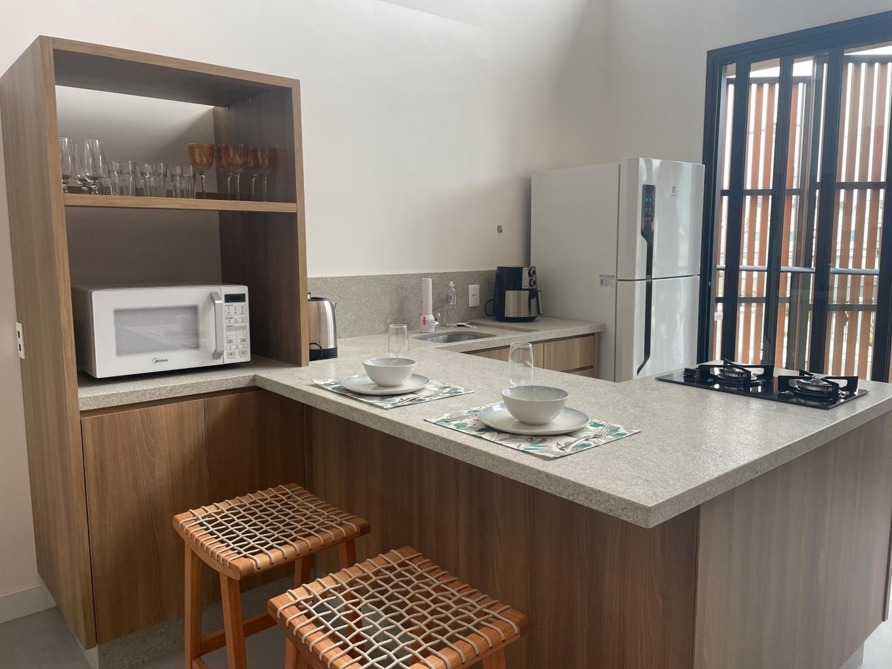 Loft Moderno, 500m Praia, Piscina, Sauna, WiFi 1GB