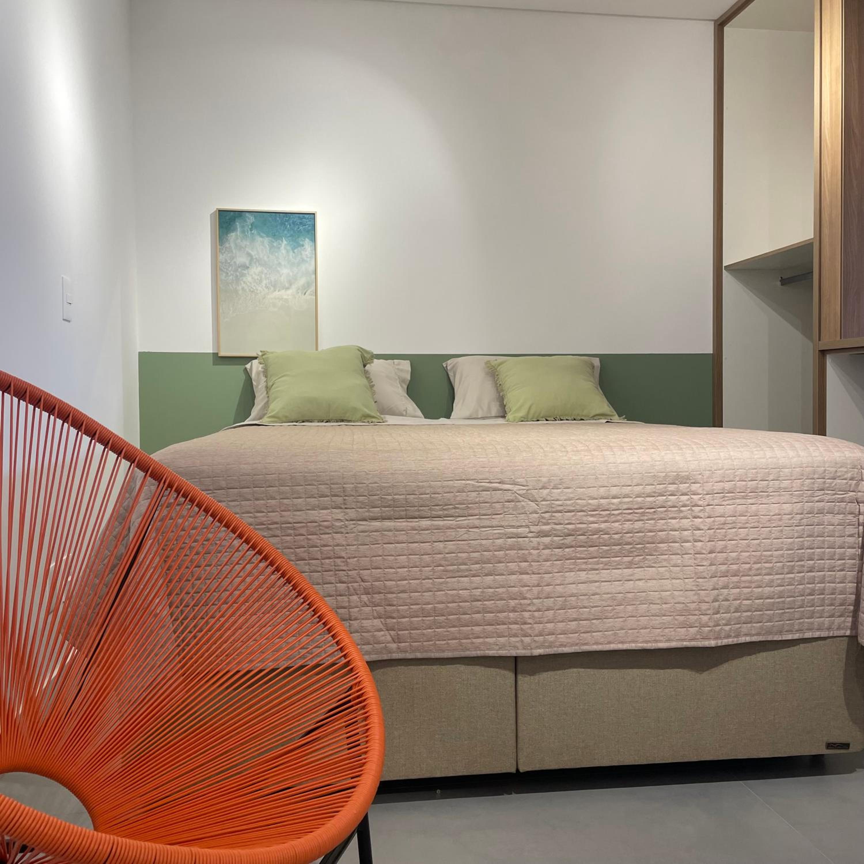 Loft Moderno, 500m Praia, Piscina, Sauna, WiFi 1GB
