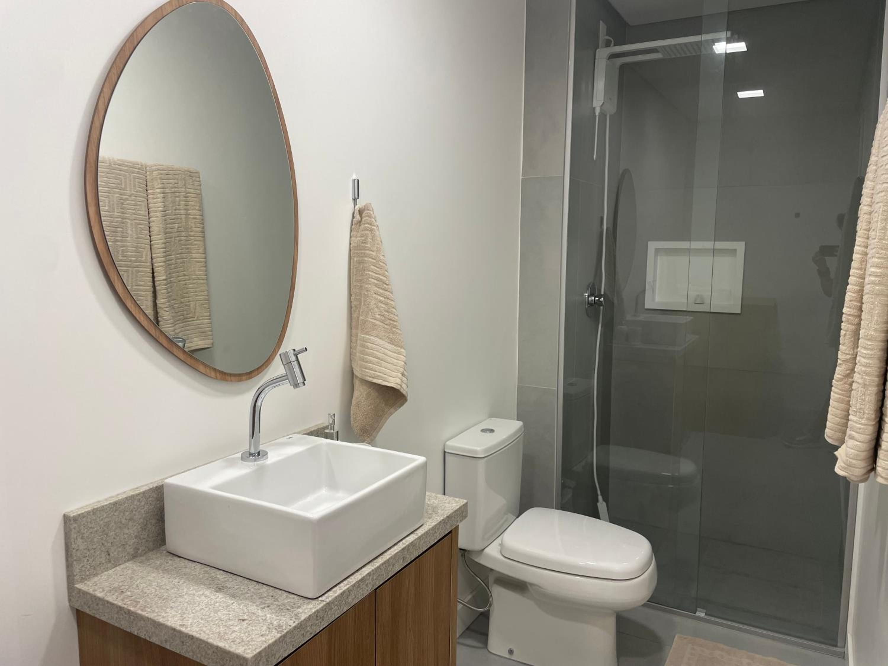 Loft Moderno, 500m Praia, Piscina, Sauna, WiFi 1GB