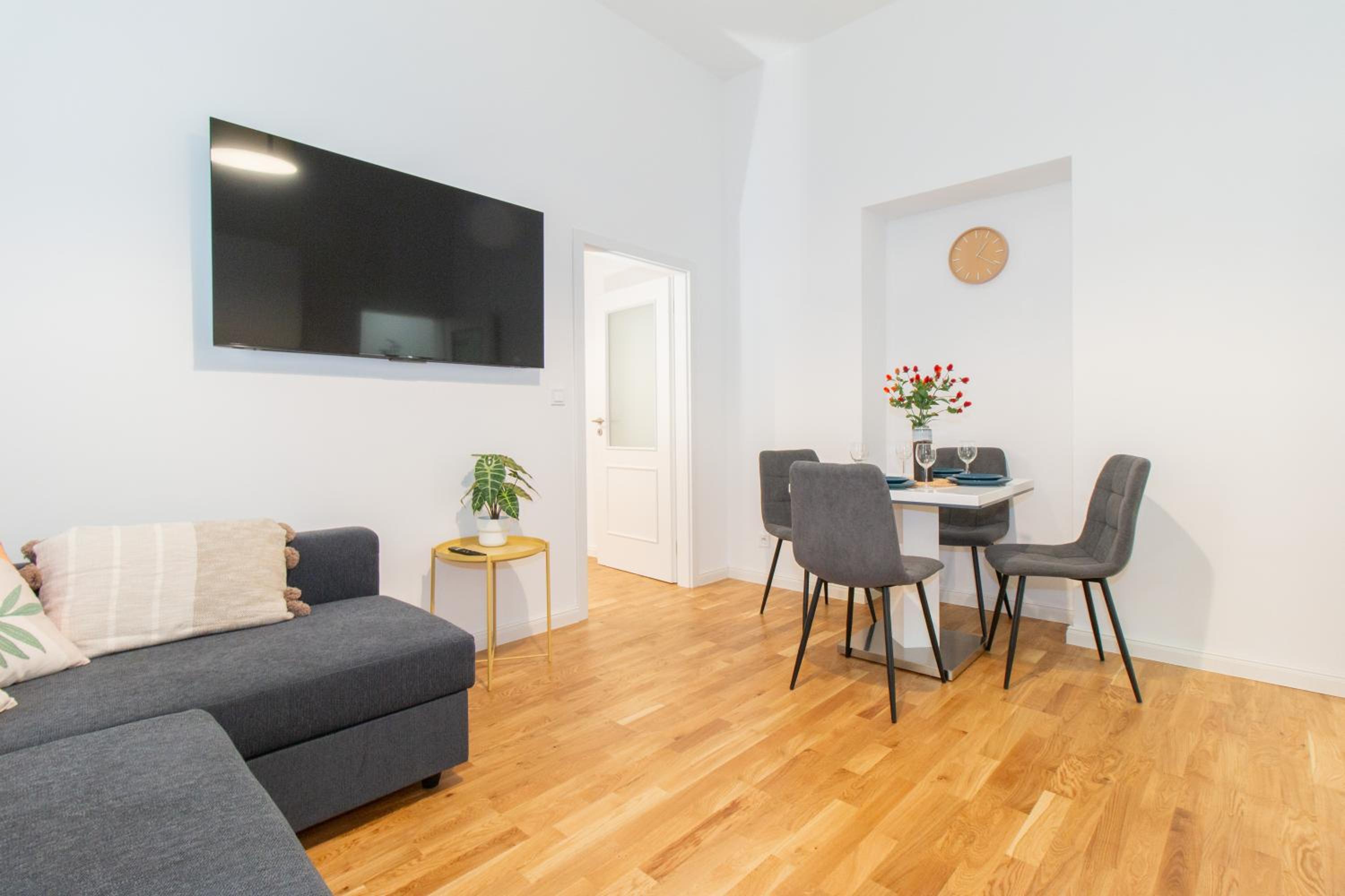 Washingtonova CR apartments
