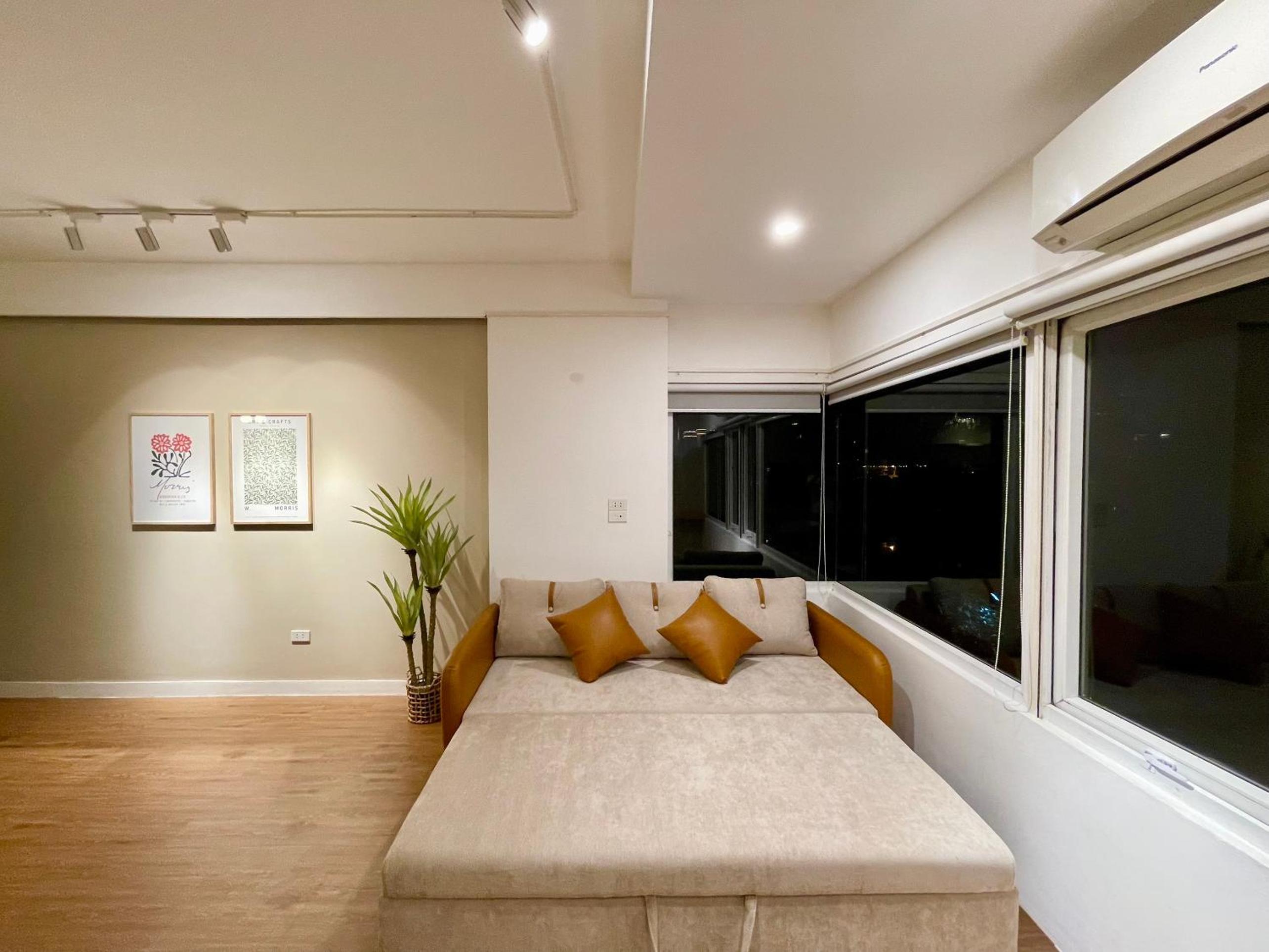 ANNAM Panorama Lakeview - Garden & Balcony - WestLake