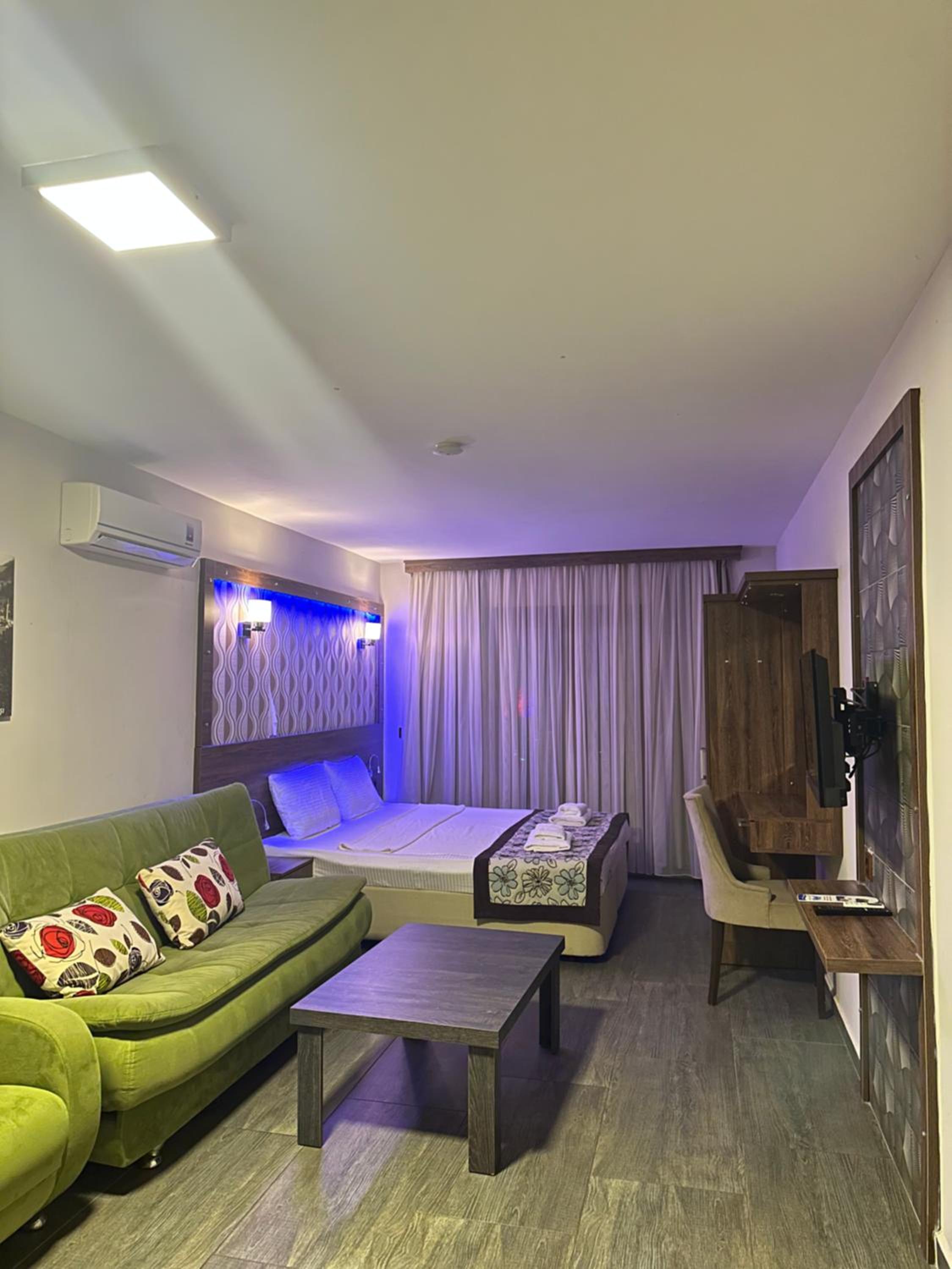 Dolphin Apart Hotel