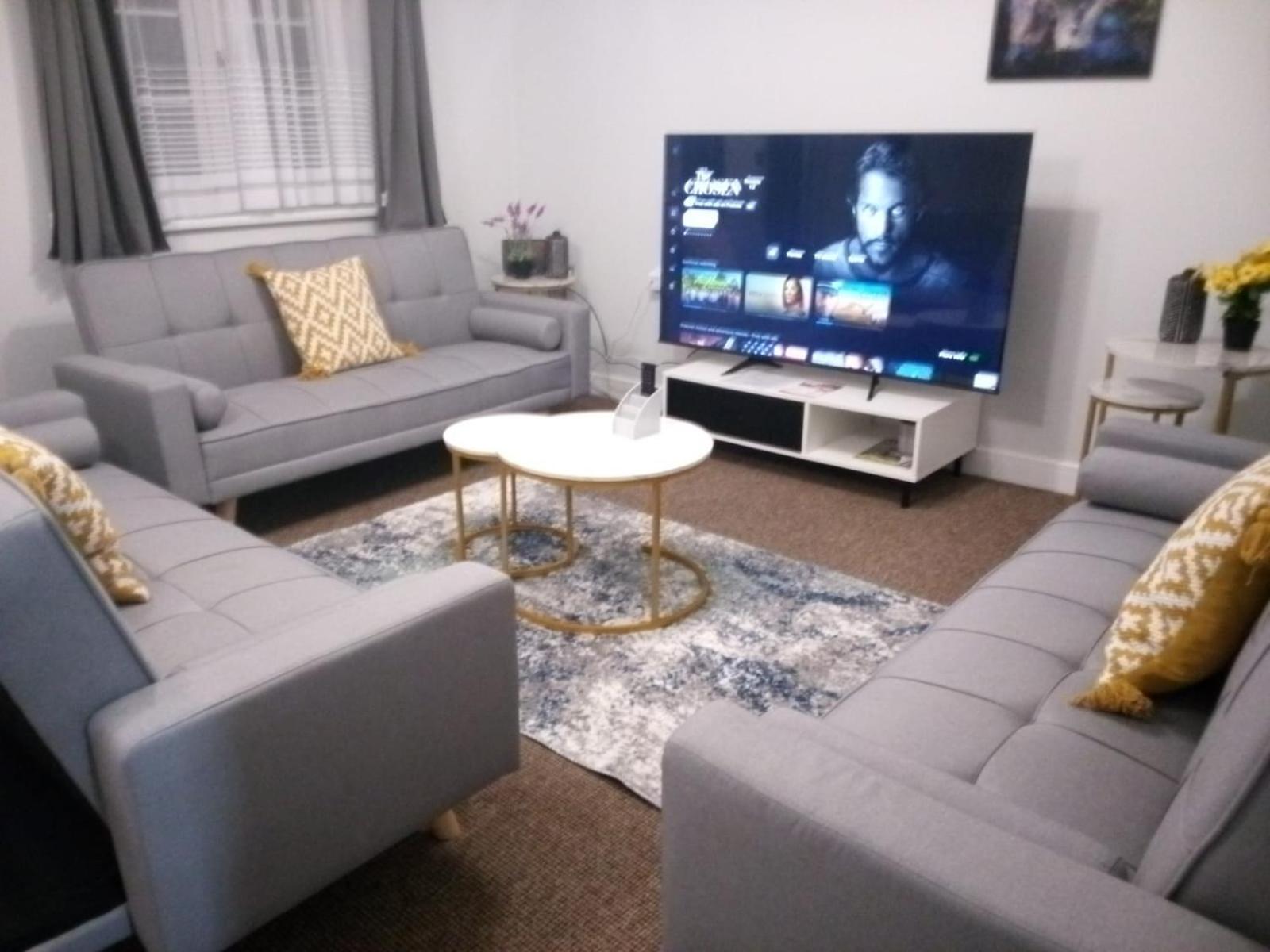 Cosy & Spacious 4 Bedroom House with Free Parking in Birmingham view 3