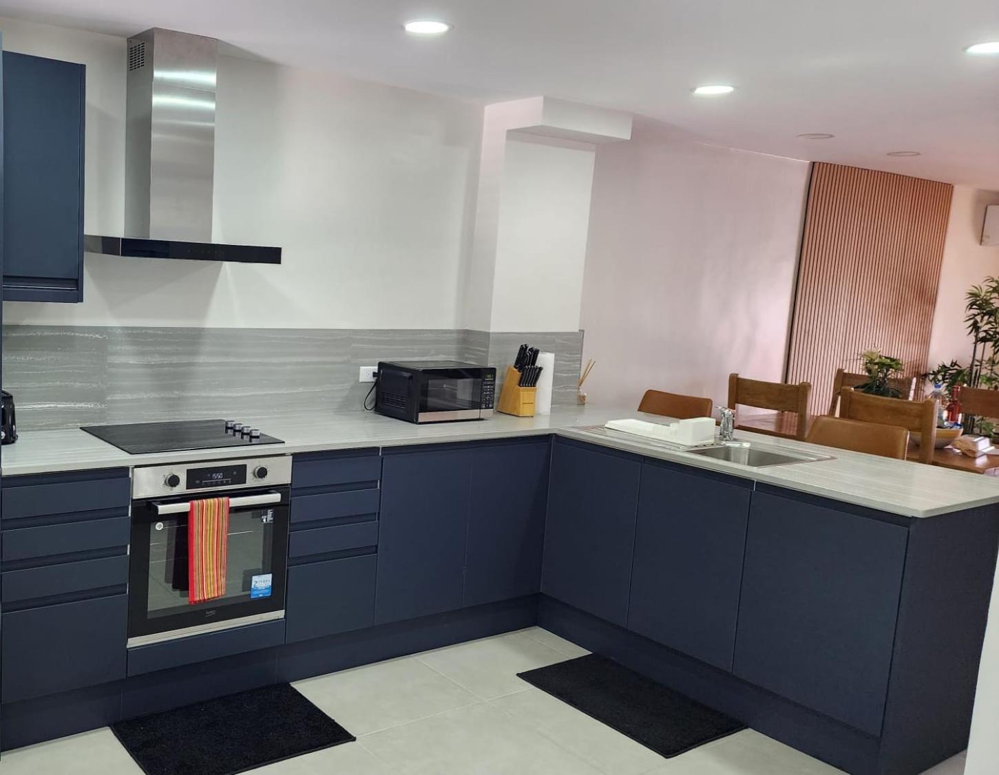 Beautiful 2BR and 2 en-suite bathroom with Marina and Sunset views