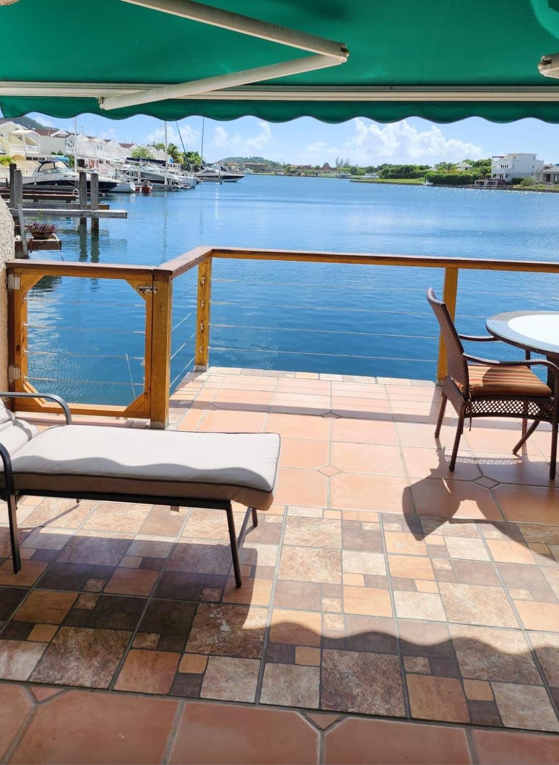 Beautiful 2BR and 2 en-suite bathroom with Marina and Sunset views