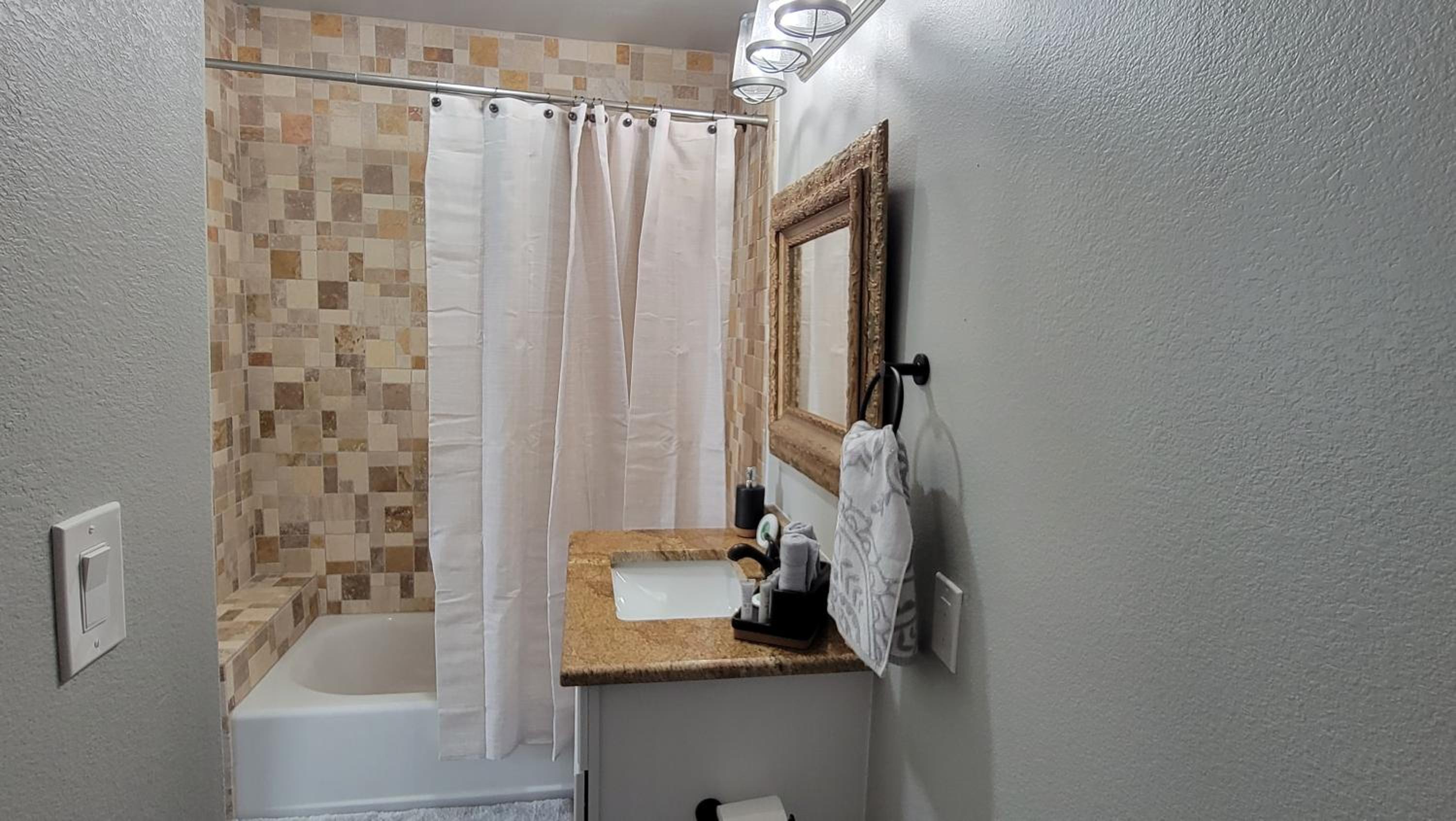 Cozy K&BM Ranch view 4
