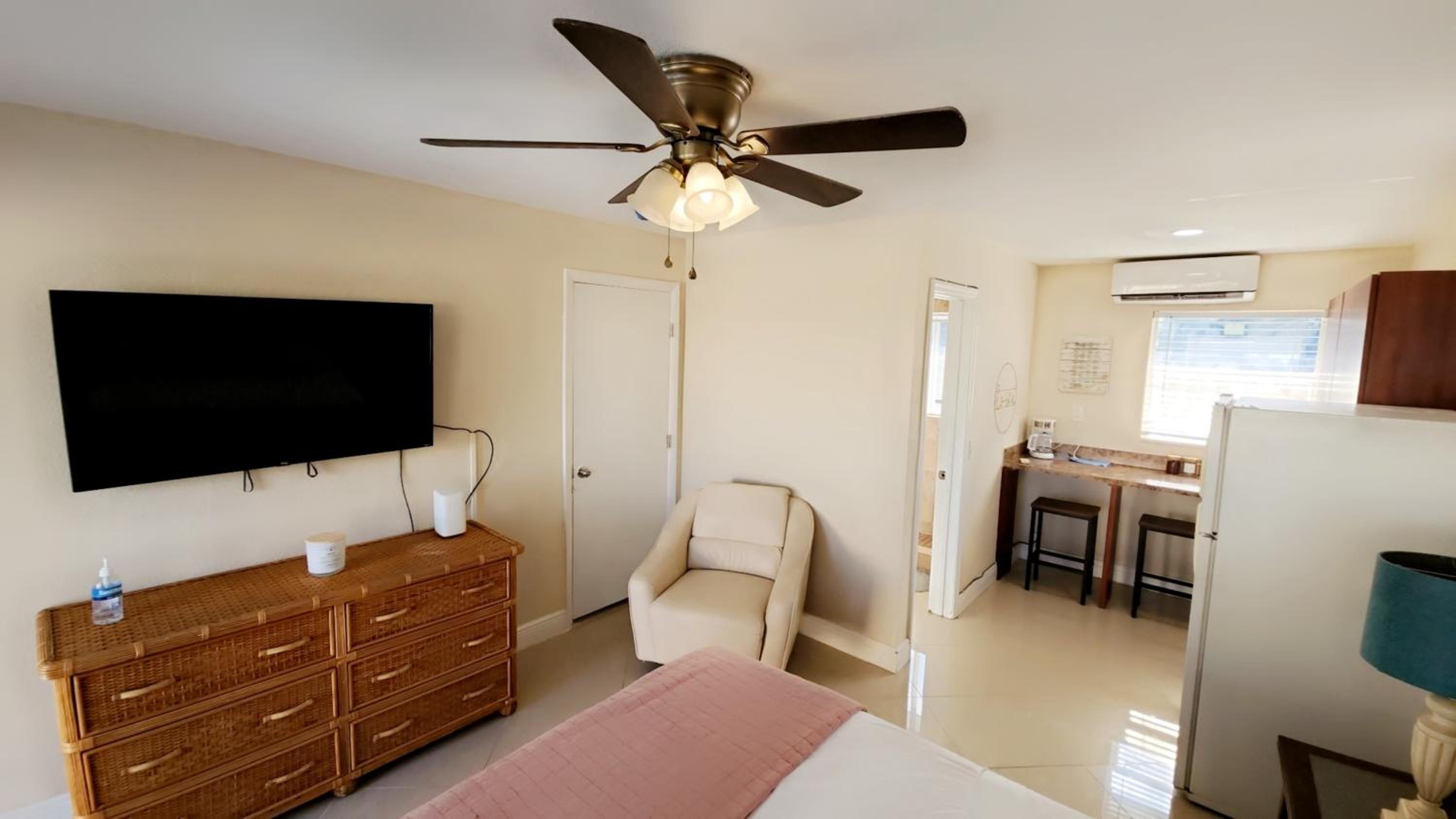 Private Home, KING Room- Pool & Patios - Near Beaches & Dining, photo 89