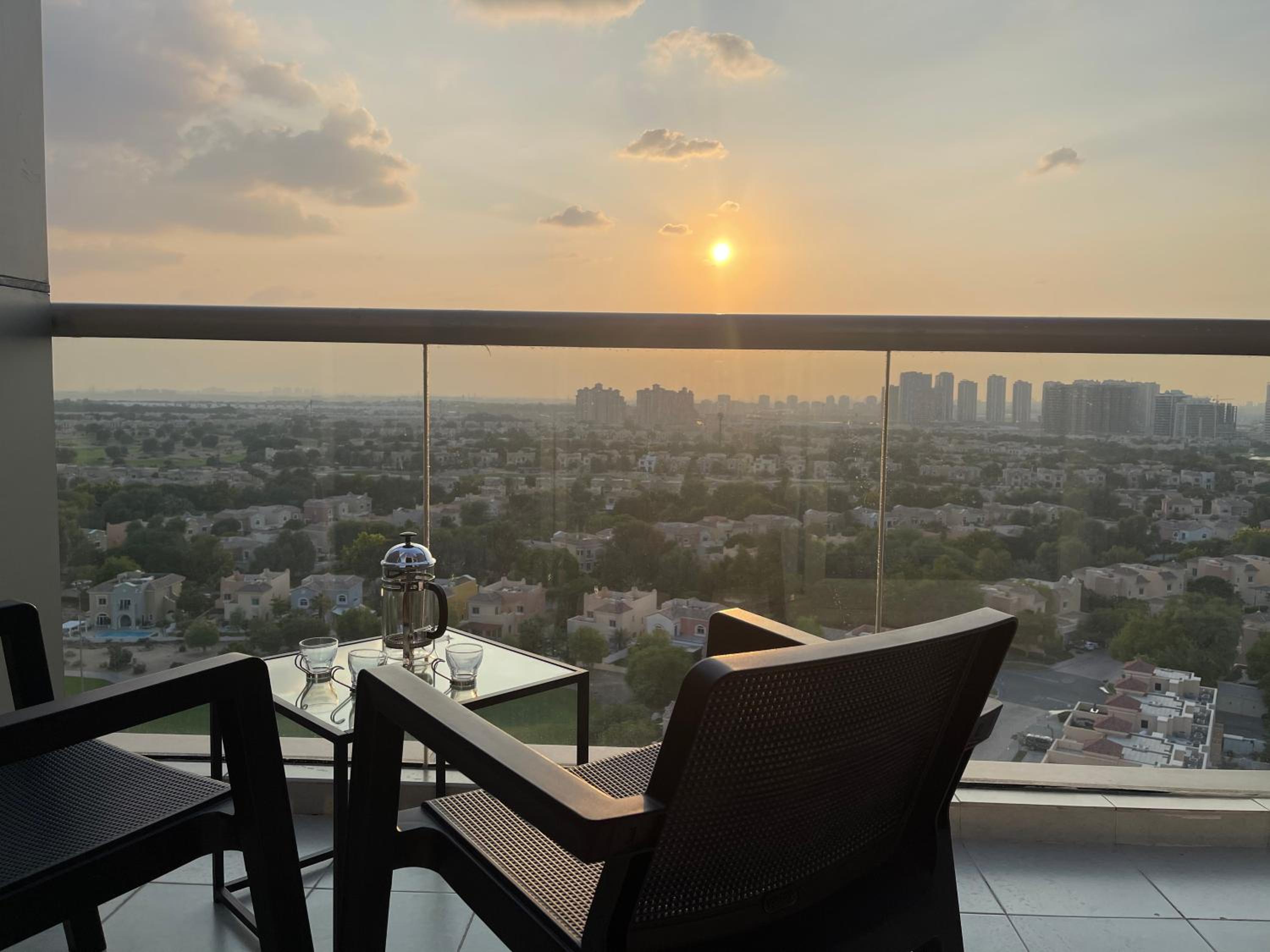 Big studio, Dubai SportCity, parking included