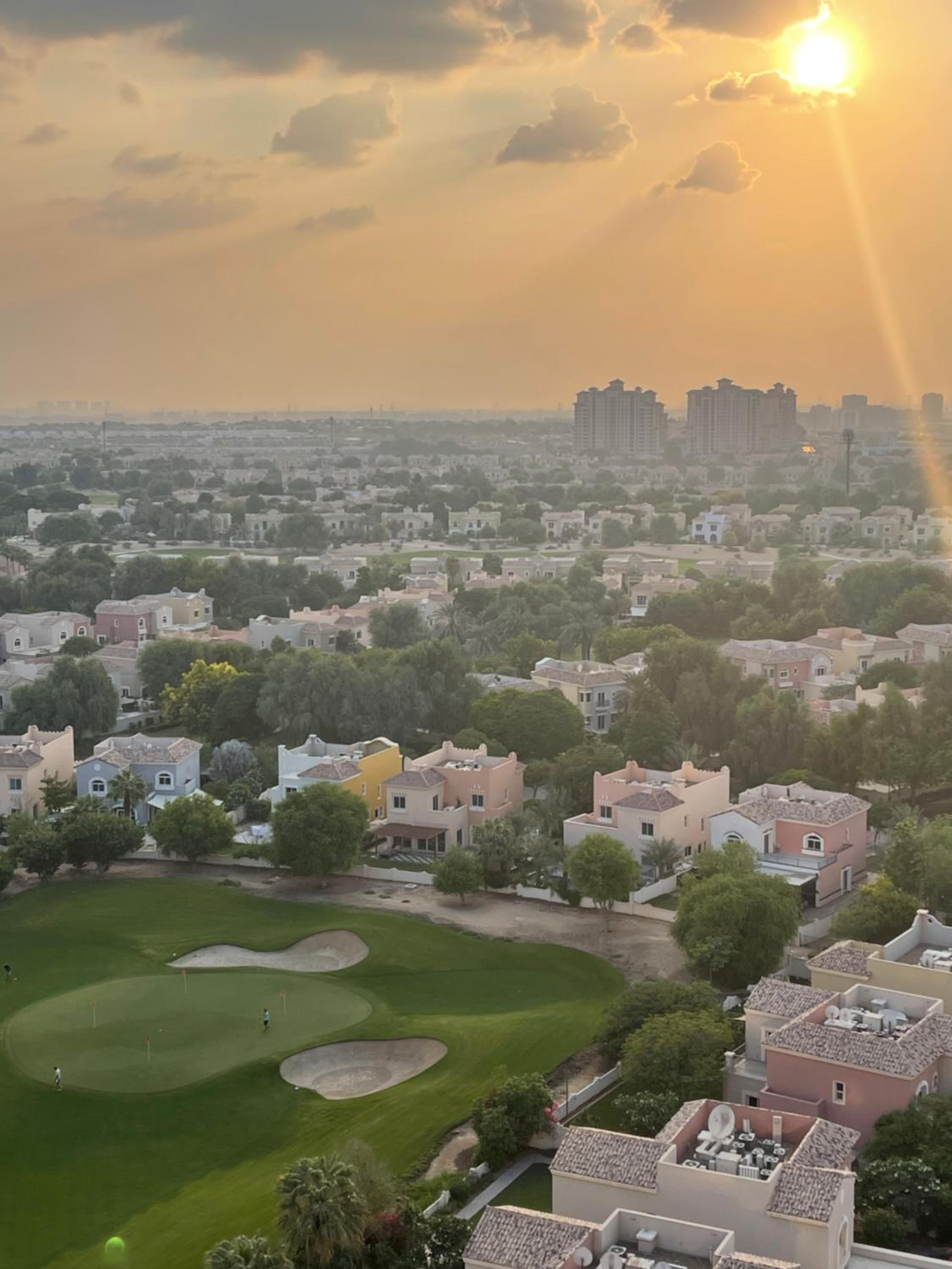 Big studio, Dubai SportCity, parking included