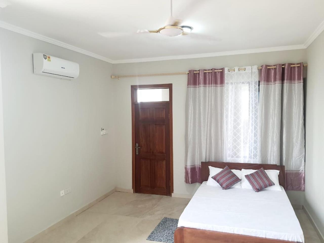 Spacious Short Stay Wi-Fi Fully Private Amenities Generator Own Kitchenette Oyibi in Greater Accra Holiday Let view 4