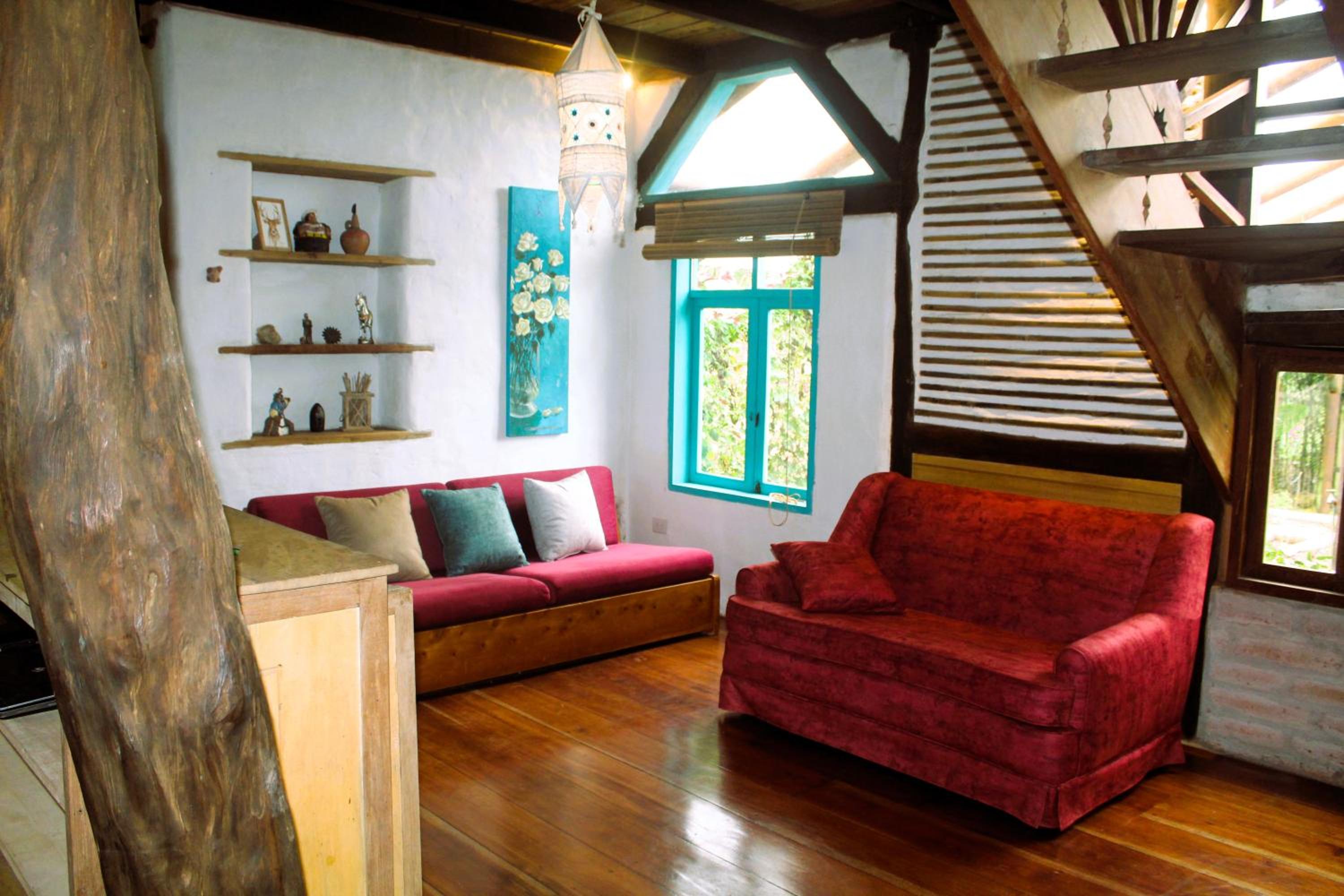 Sacha Urco Lodge -Private Cloud Forest Reserve in Mindo- 4x4 recommended March-April