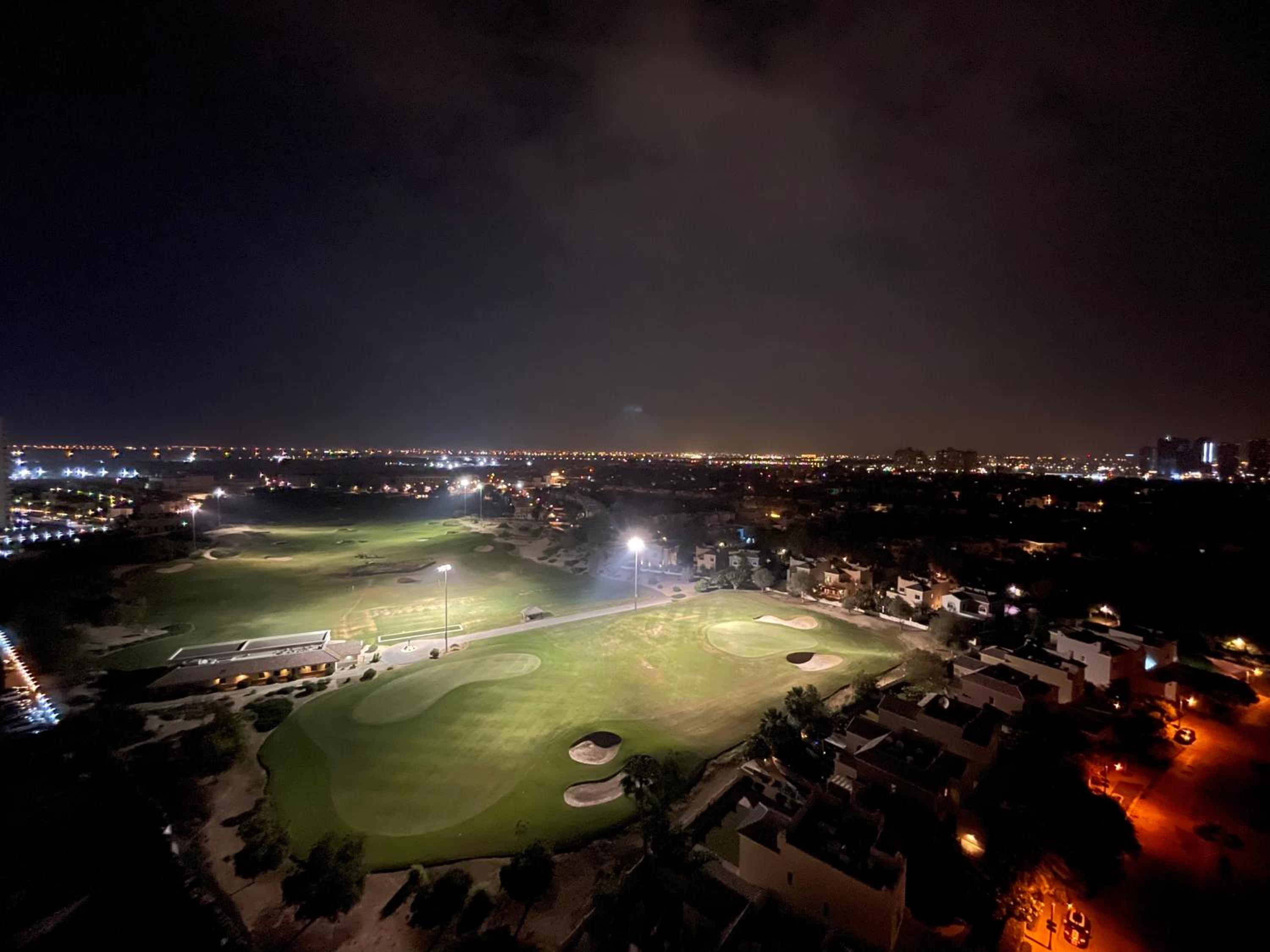 Big studio, Dubai SportCity, parking included