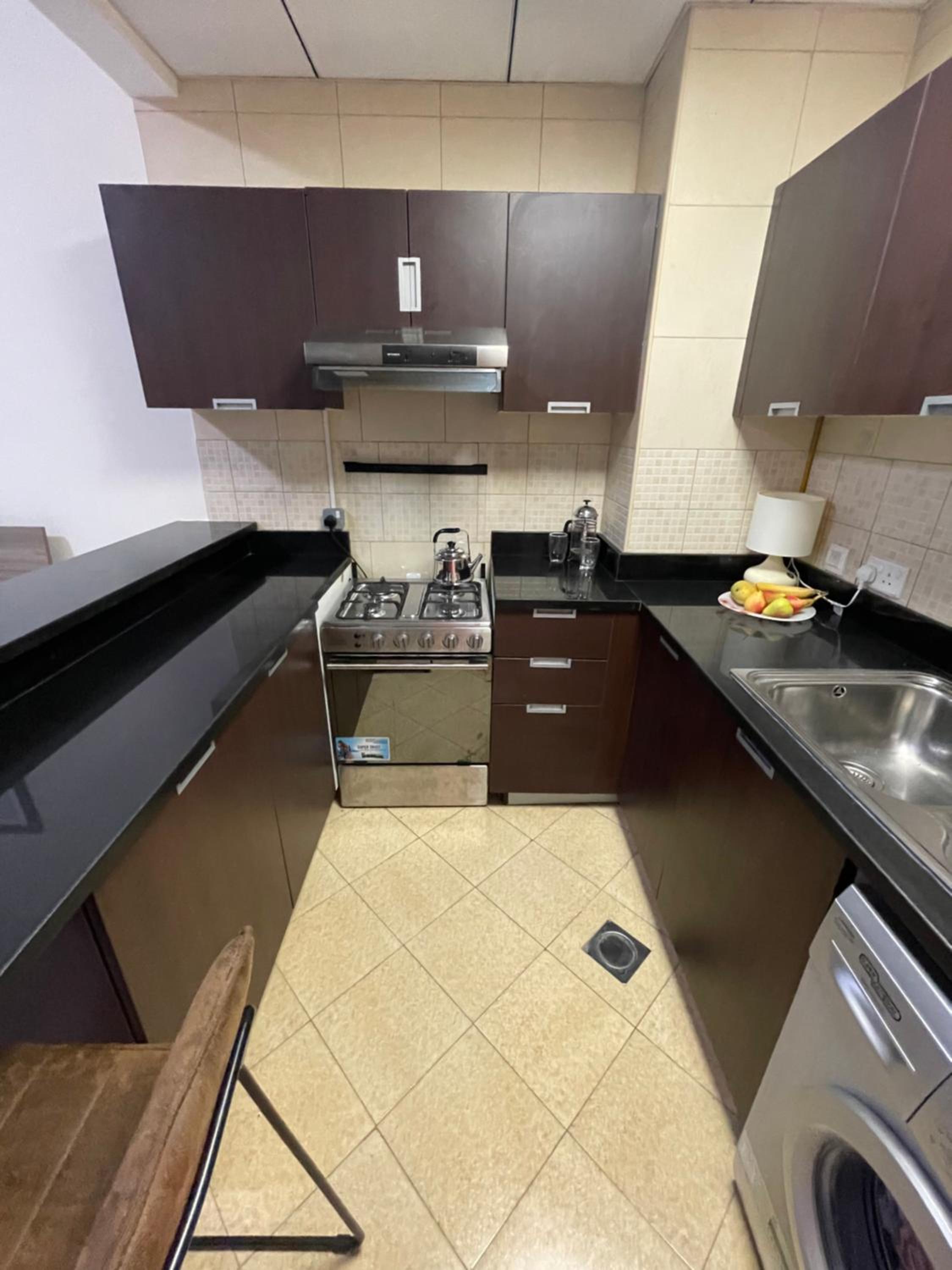 Big studio, Dubai SportCity, parking included