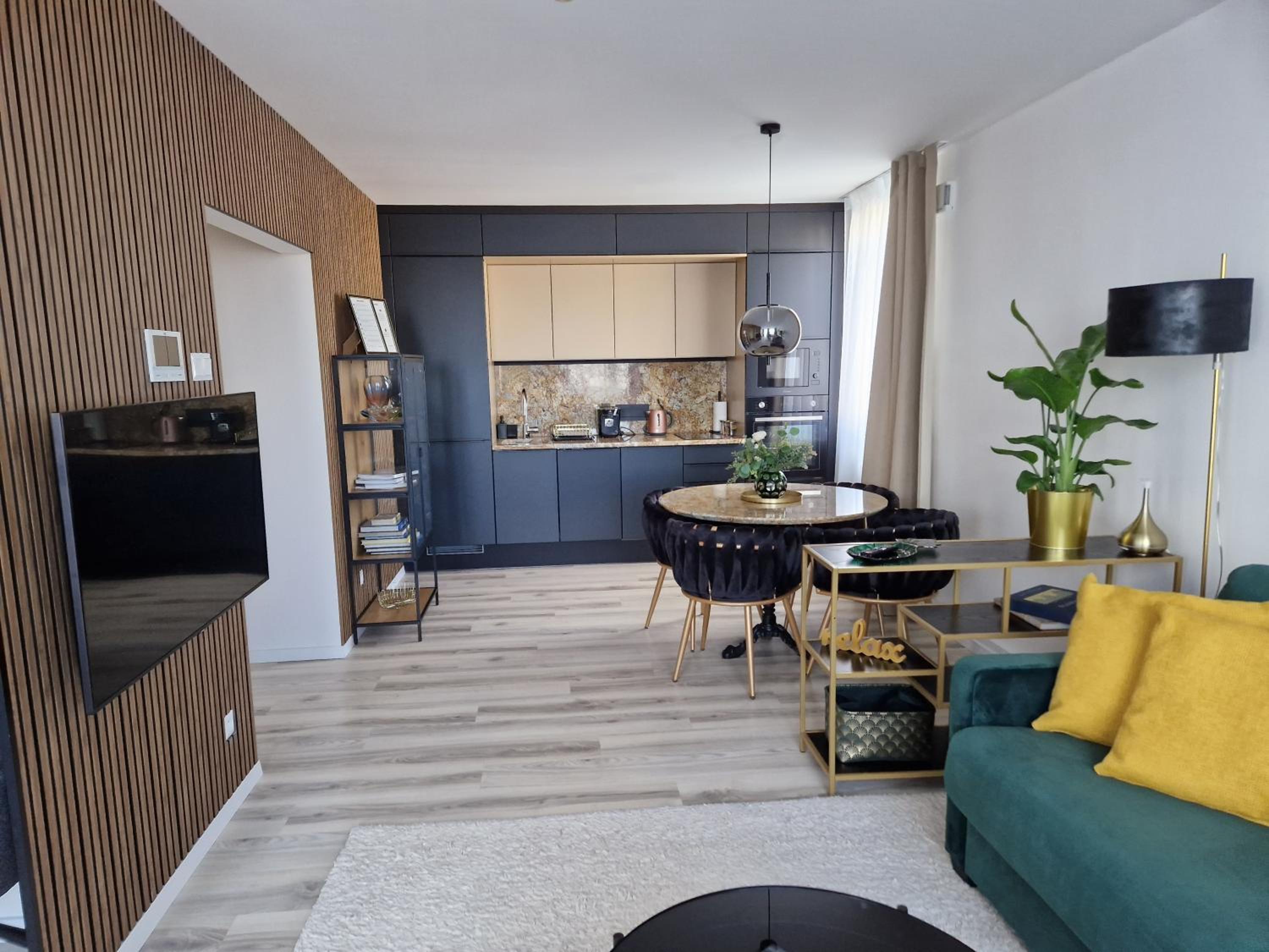 7thHeaven centre suite FREE PARKING in the building