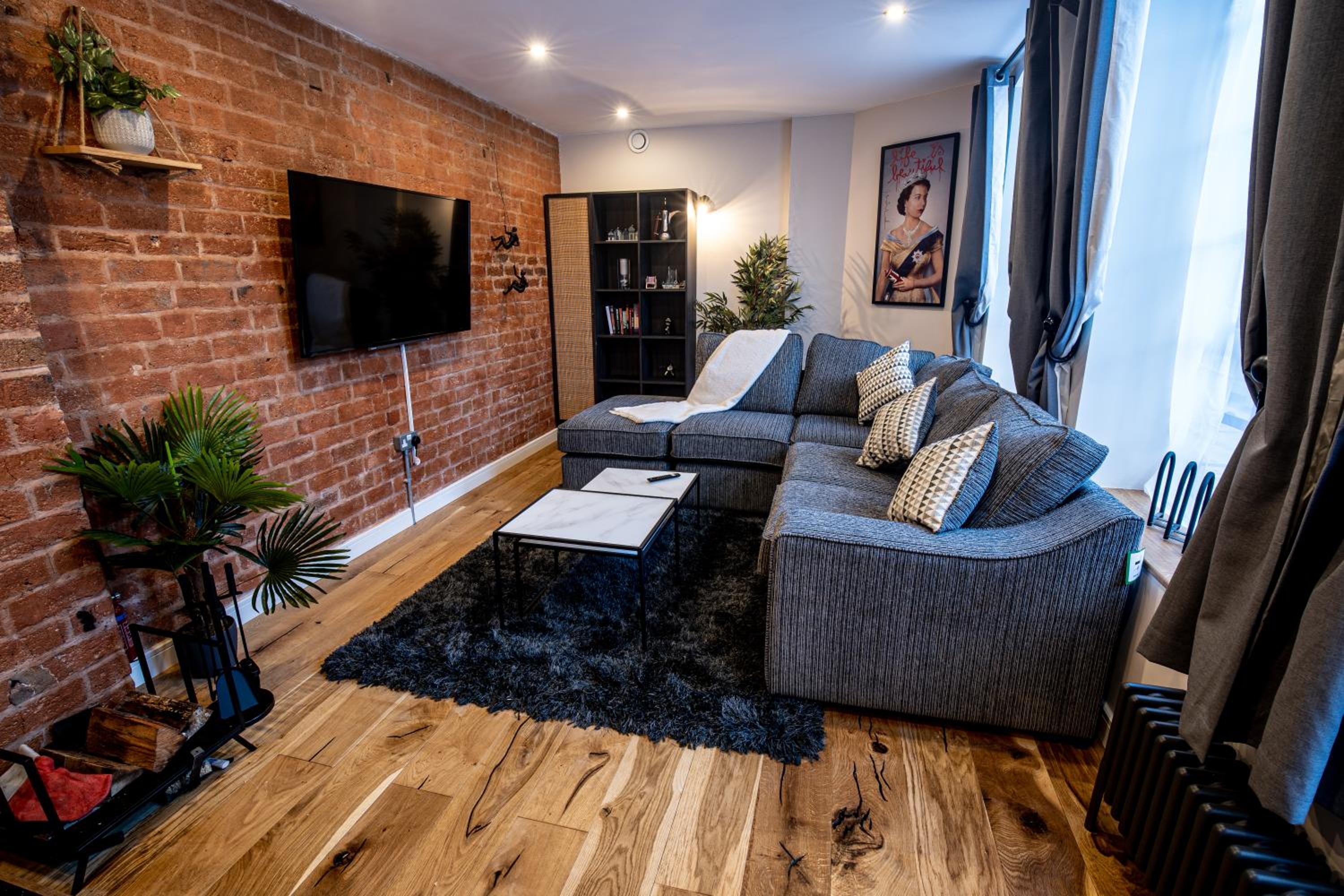 DJH Homes - VIP Luxury 2BR Grade ll Industrial House with Log Burner - JQ, Birmingham City view 5