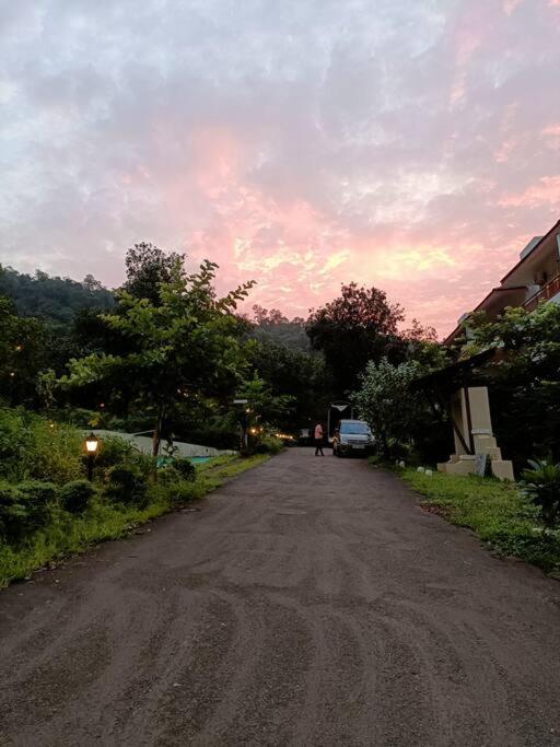 ‘The Mountain Majesty’: cozy 1 bhk apartment view 5