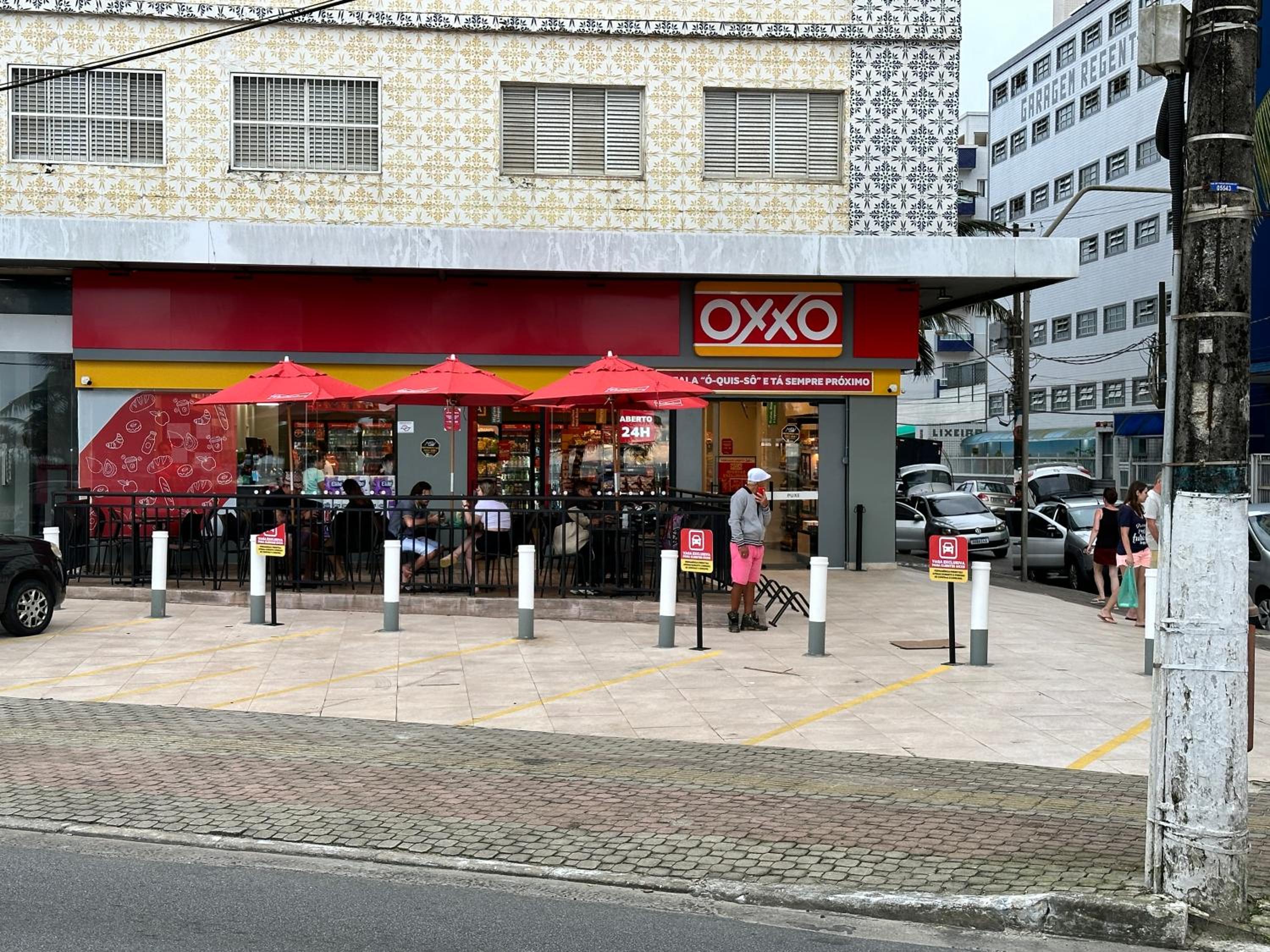 Apto Luxo Praia Grande 50m da Praia WI-FI Familiar