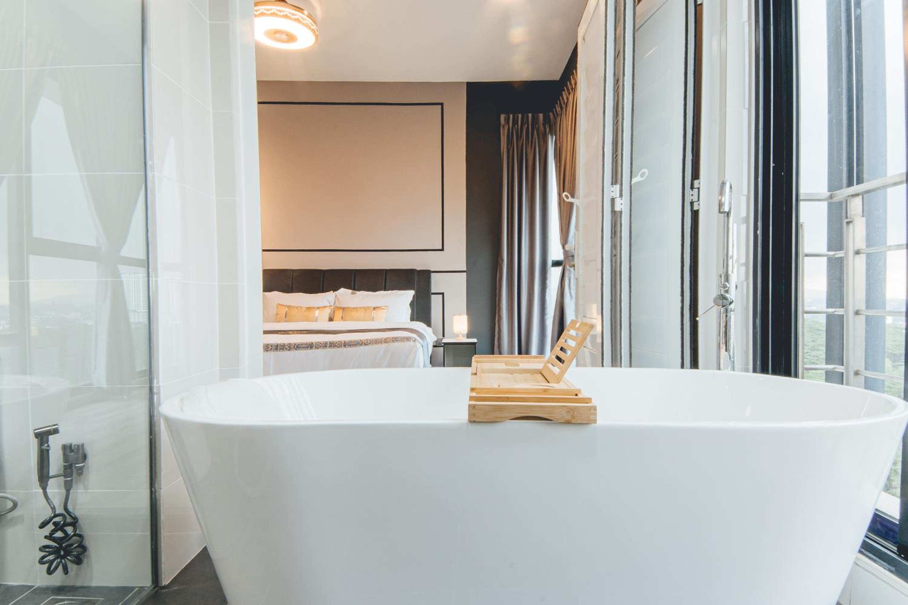 Mosaic Grand Luxury 3BR w bathtub near Midvalley by Our Stay