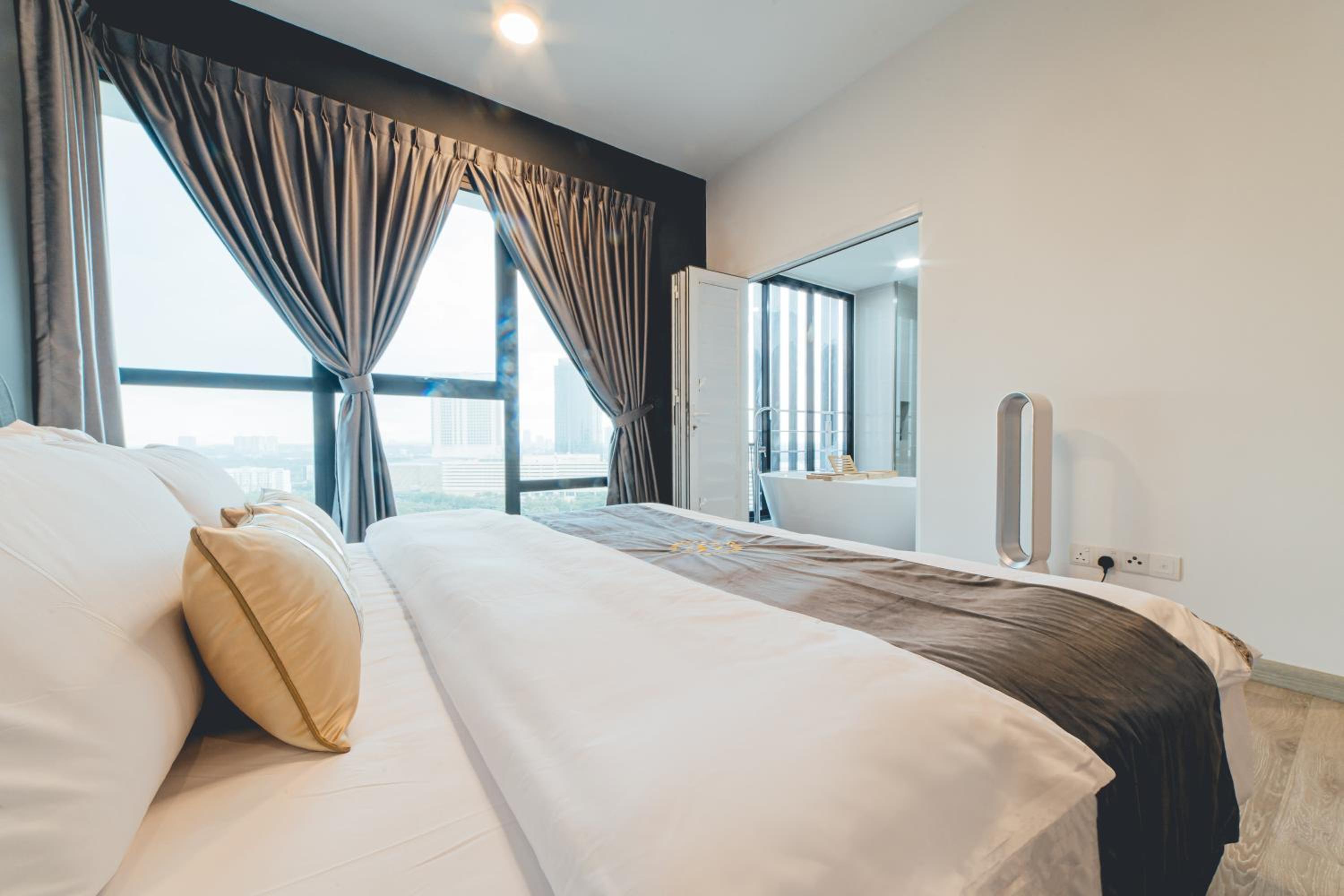 Mosaic Grand Luxury 3BR w bathtub near Midvalley by Our Stay