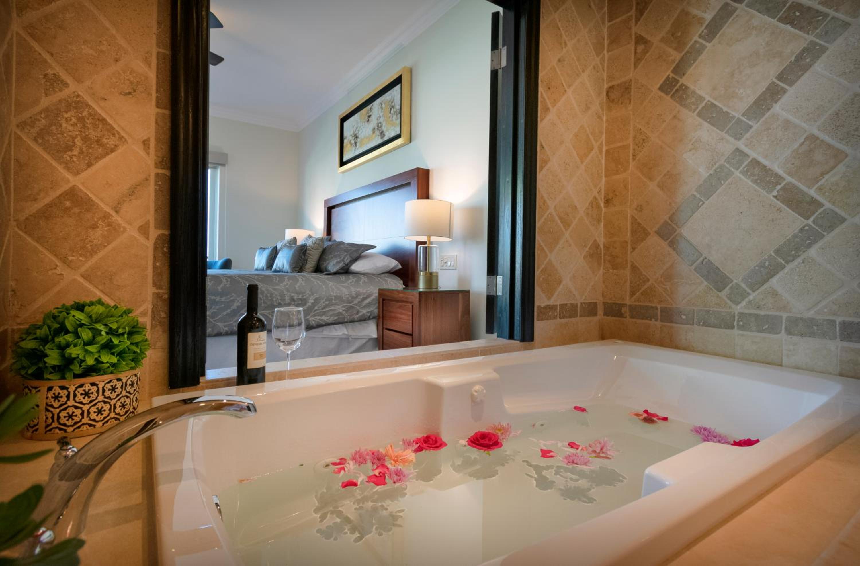 Condo Paraiso - Luxurious new condo 300mt from the beach view 4
