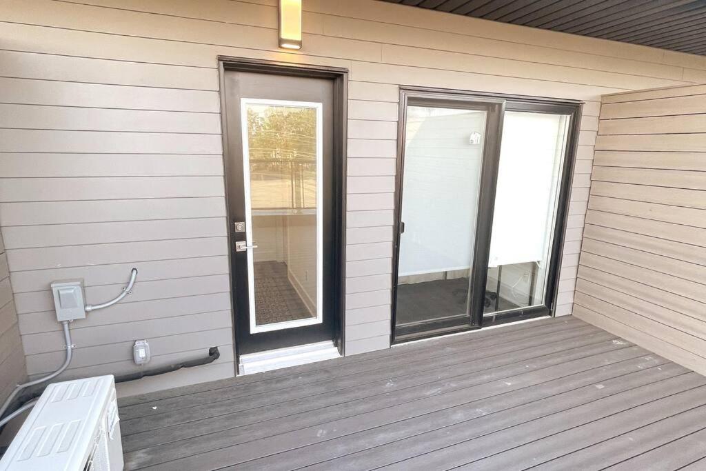 Exquisite, Bright & Modern Condo - Free Parking