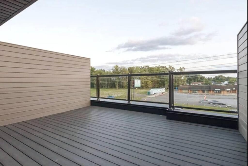 Exquisite, Bright & Modern Condo - Free Parking