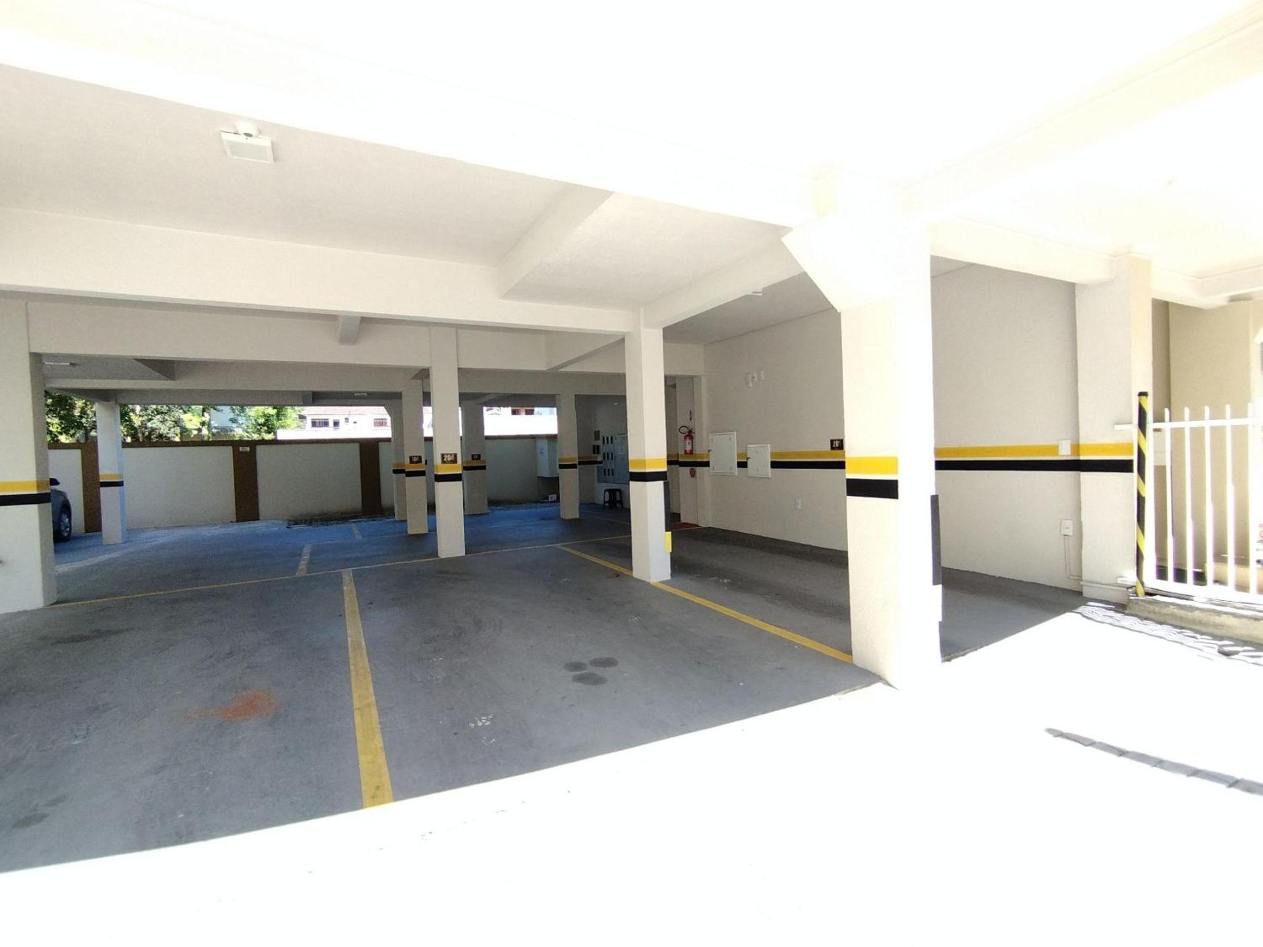 Apartamento 400m da Praia de Bombas - 2 dorms 6 pessoas