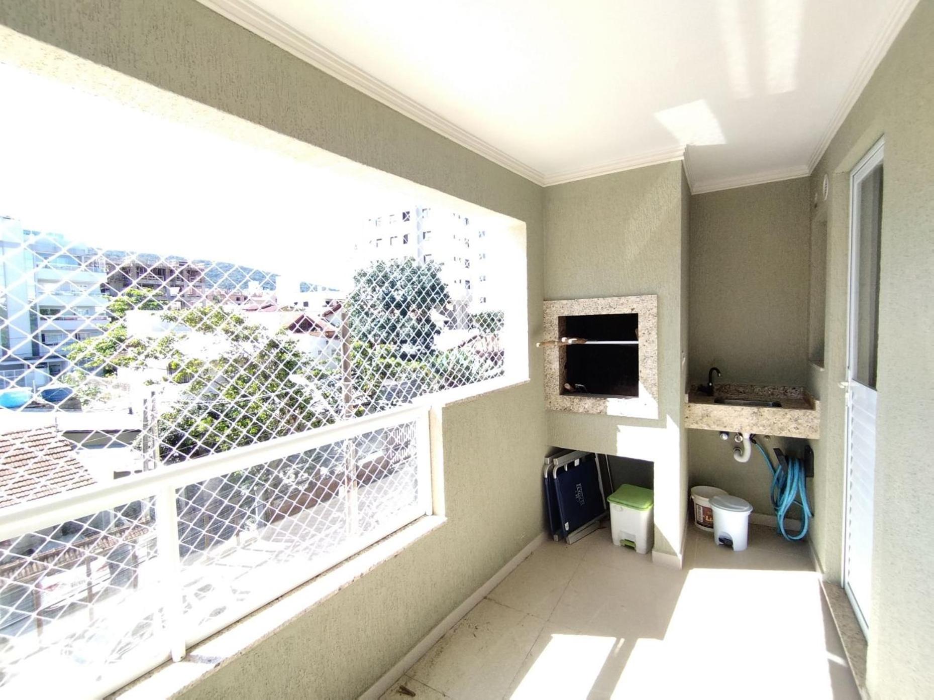 Apartamento 400m da Praia de Bombas - 2 dorms 6 pessoas