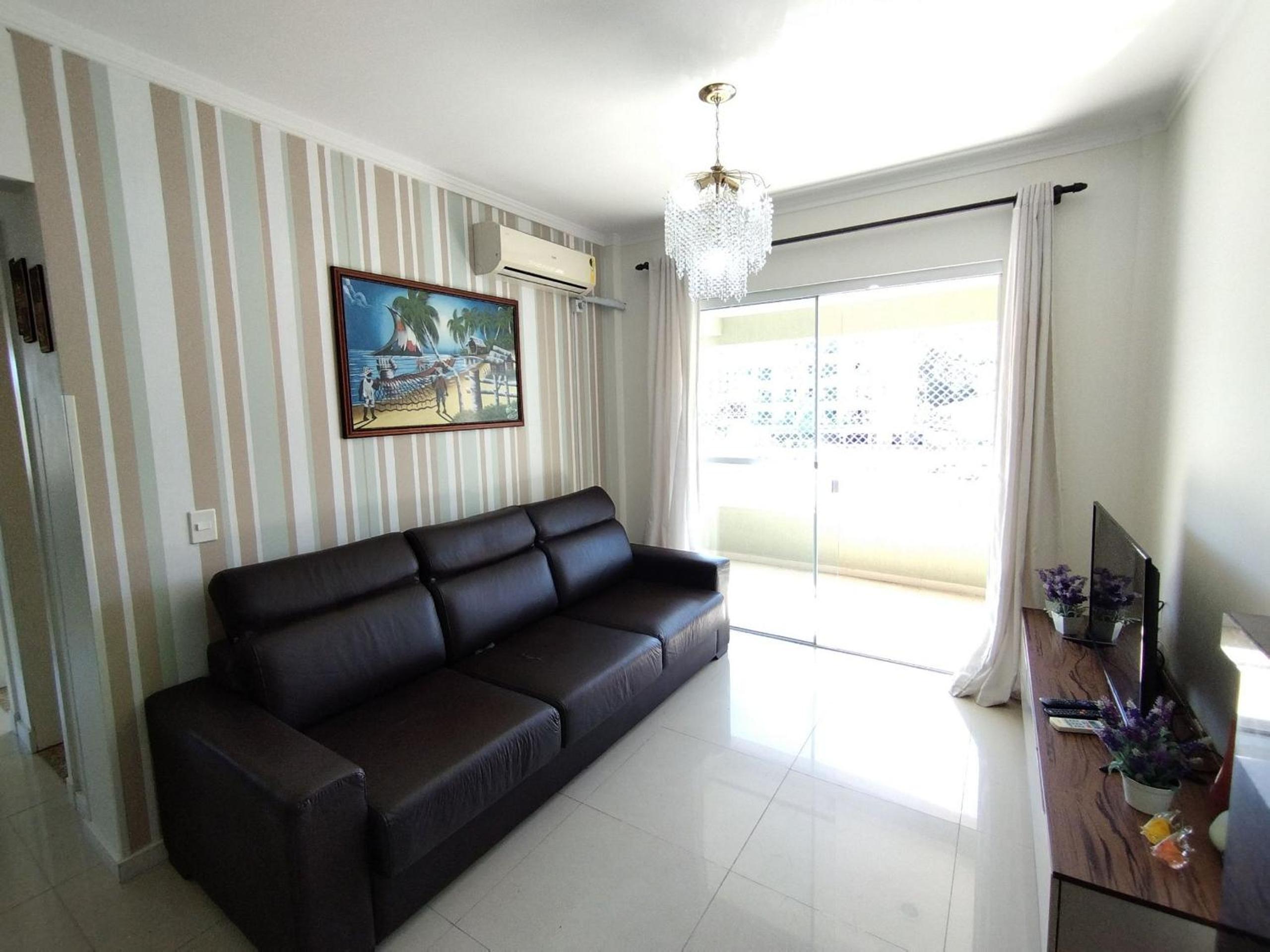 Apartamento 400m da Praia de Bombas - 2 dorms 6 pessoas