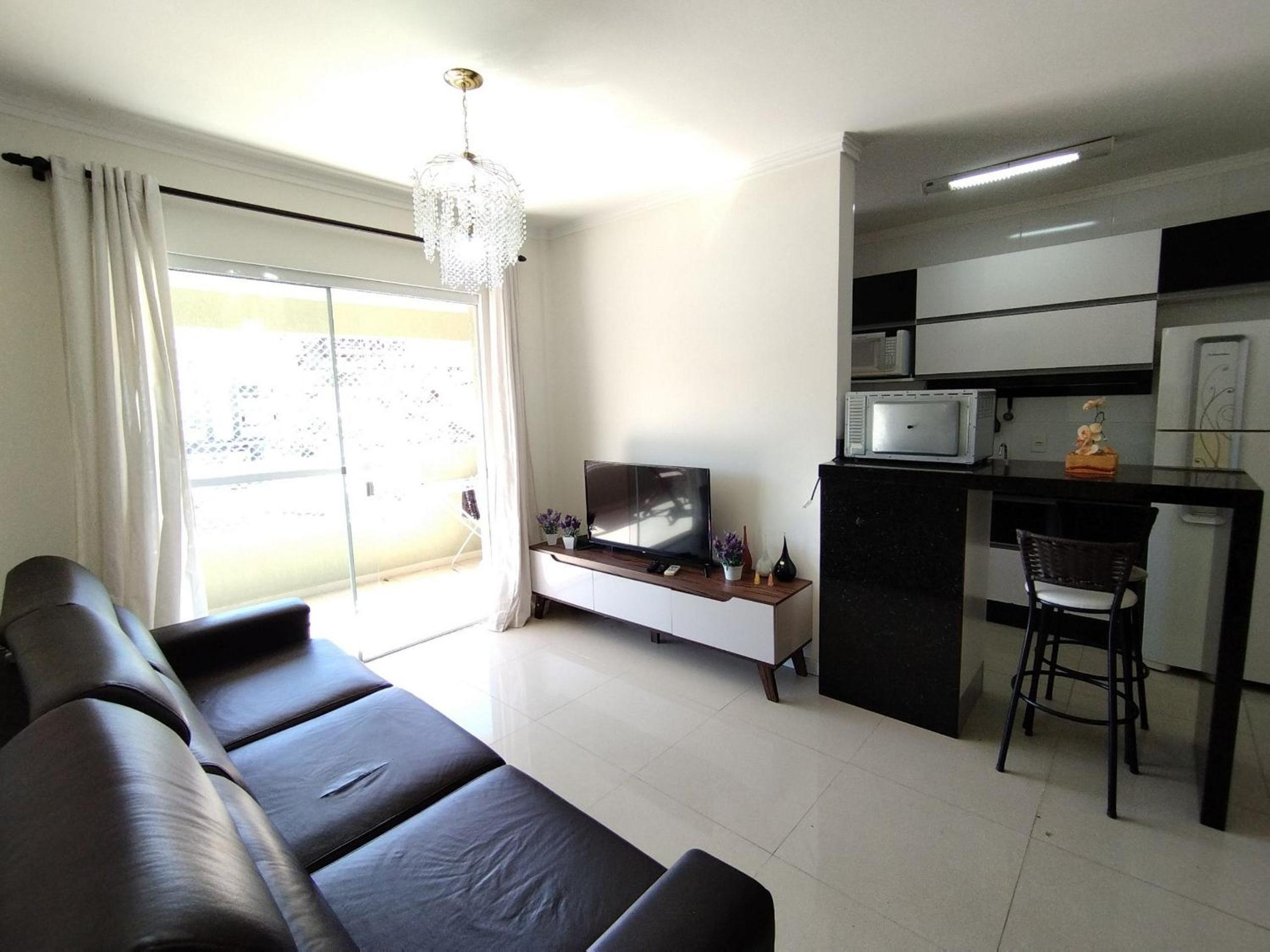 Apartamento 400m da Praia de Bombas - 2 dorms 6 pessoas
