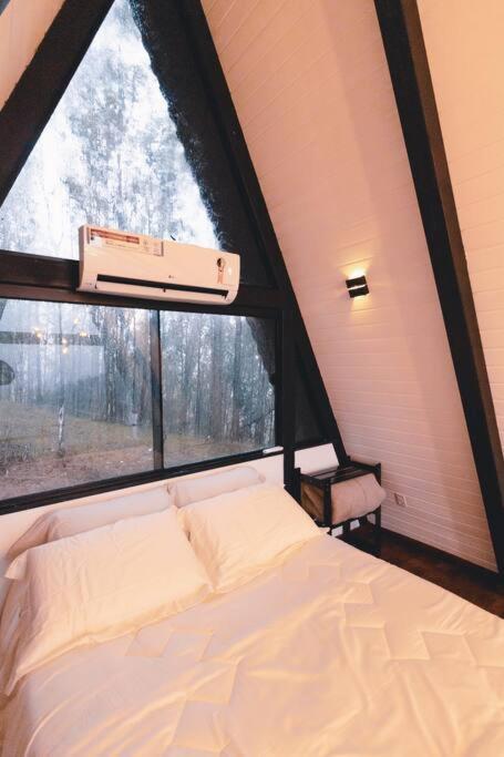 Cabana Raízes: A-Frame com vista para as montanhas