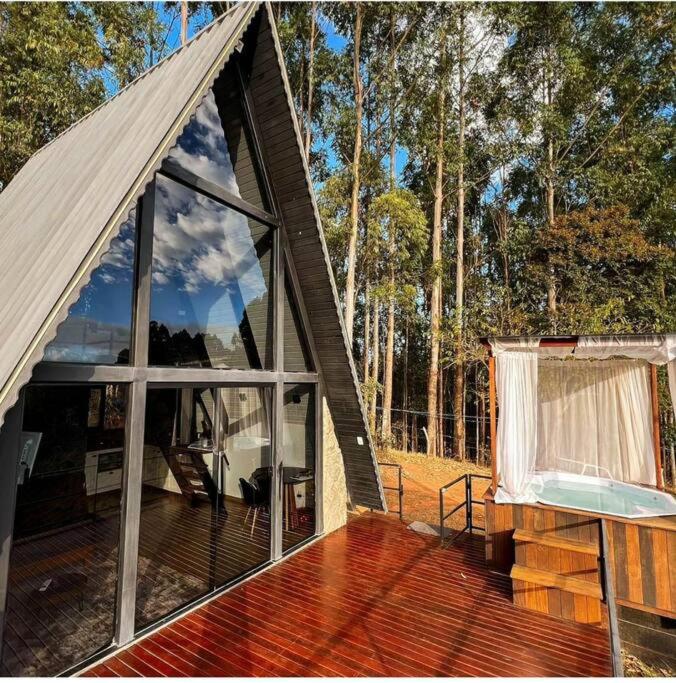 Cabana Raízes: A-Frame com vista para as montanhas