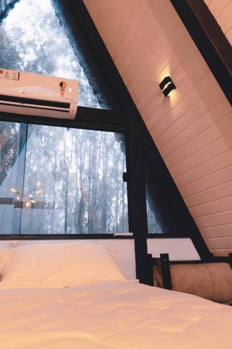 Cabana Raízes: A-Frame com vista para as montanhas