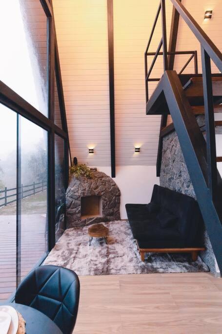 Cabana Raízes: A-Frame com vista para as montanhas