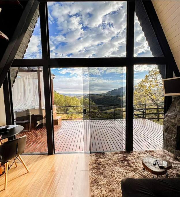 Cabana Raízes: A-Frame com vista para as montanhas