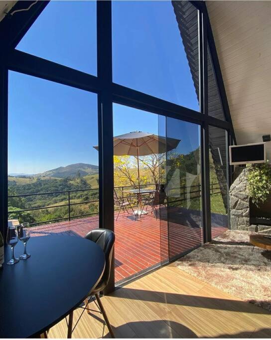 Cabana Raízes: A-Frame com vista para as montanhas