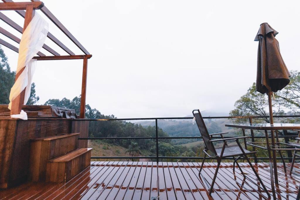 Cabana Raízes: A-Frame com vista para as montanhas