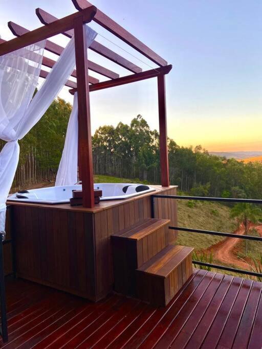 Cabana Raízes: A-Frame com vista para as montanhas