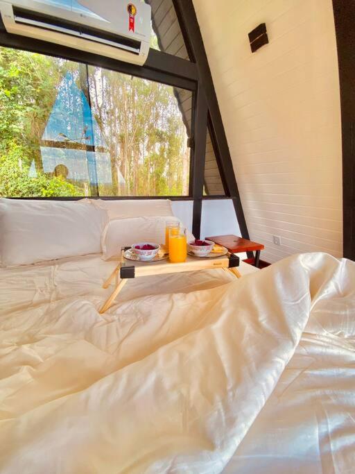 Cabana Raízes: A-Frame com vista para as montanhas