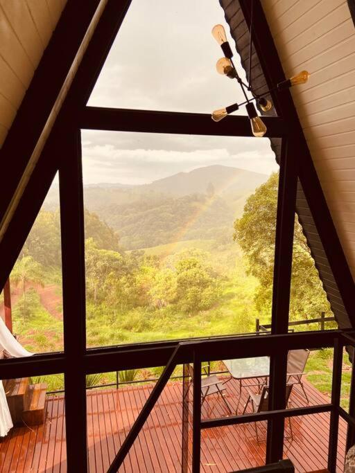 Cabana Raízes: A-Frame com vista para as montanhas