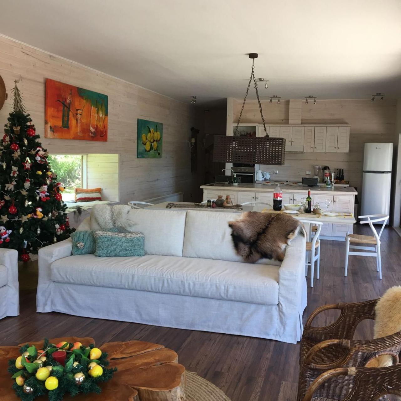 Exclusiva casa 6D 6B en condominio con acceso a lago