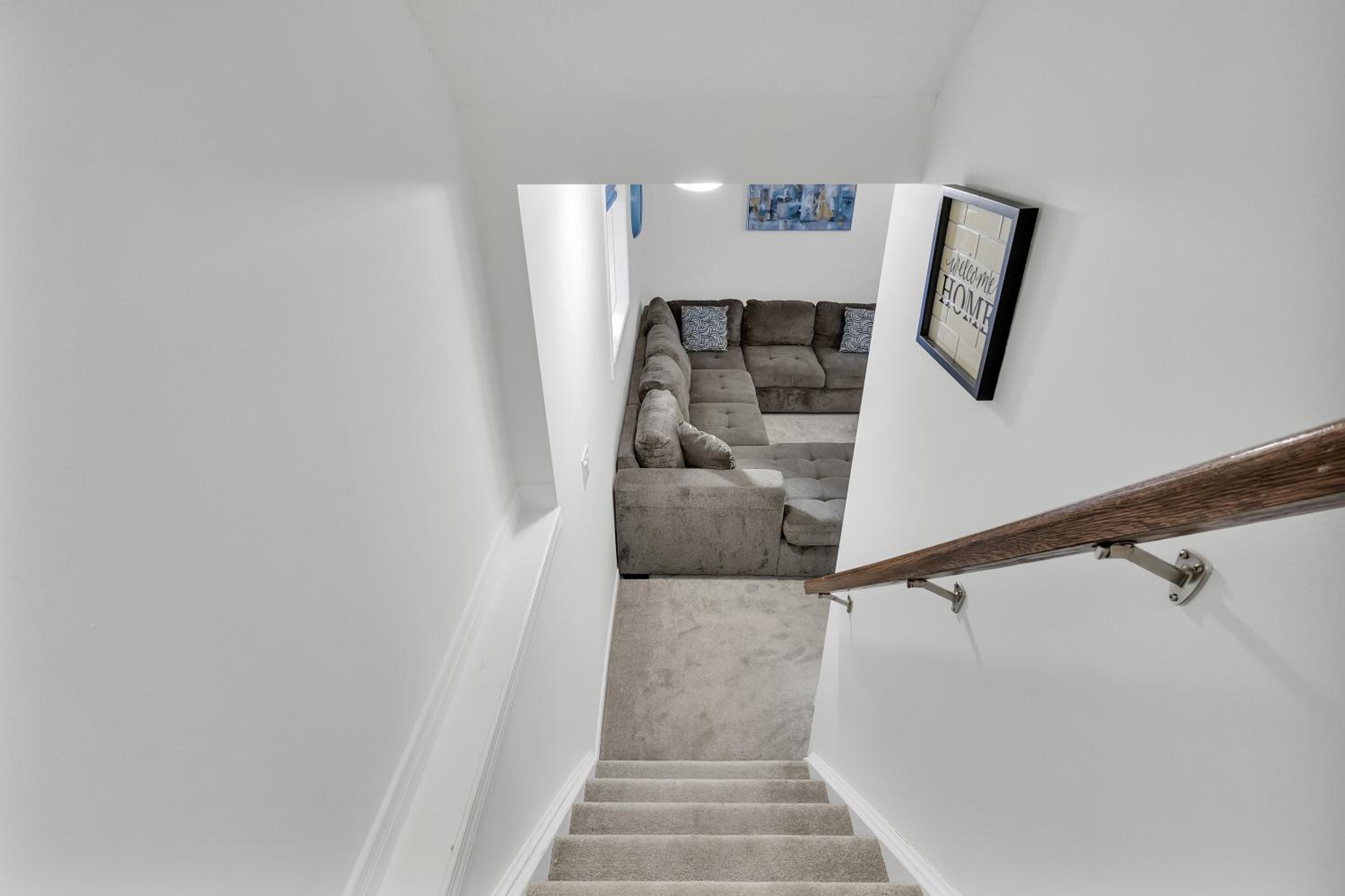 Modern 1 Bedroom + Den in Cambridge