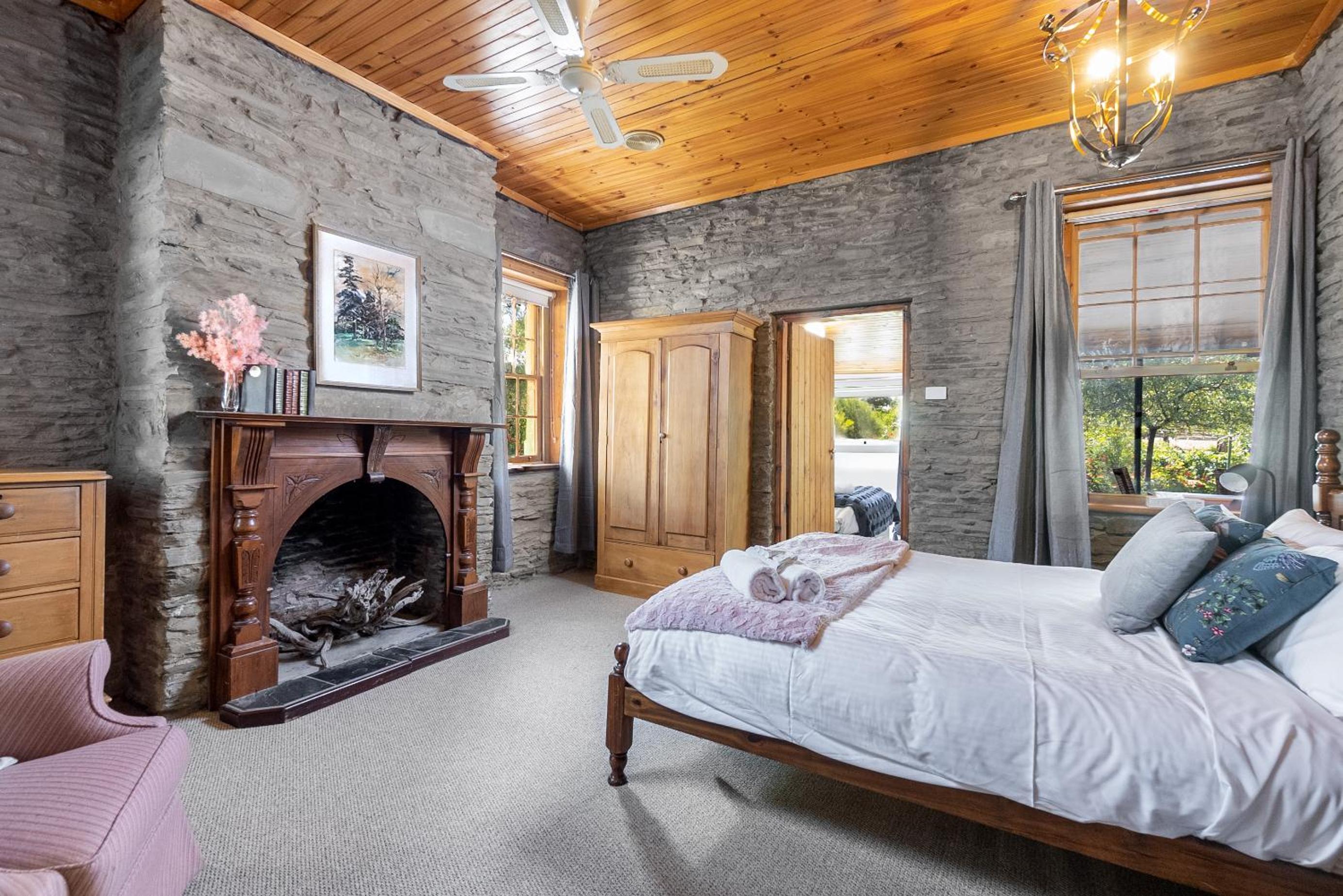 Reillys Wines Heritage Cottages