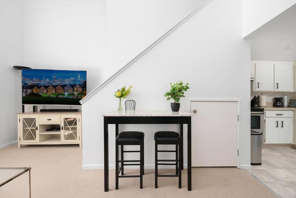 Modern Loft in Mission / Hayes Valley with Parking view 5