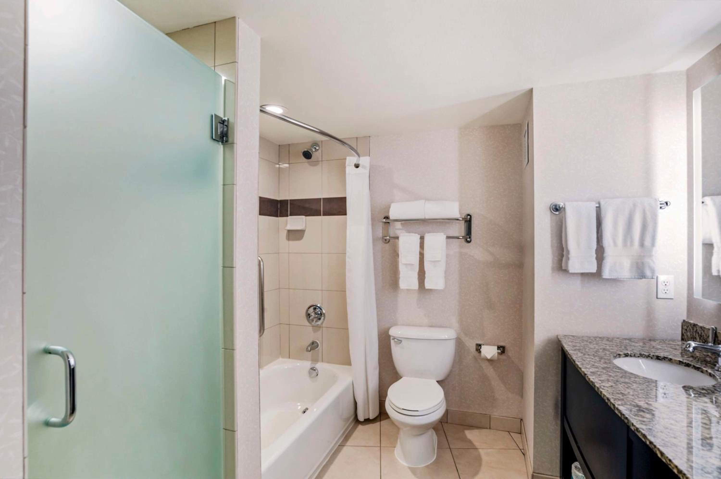 Best Western Plus Marina Gateway Hotel - Property Image 22