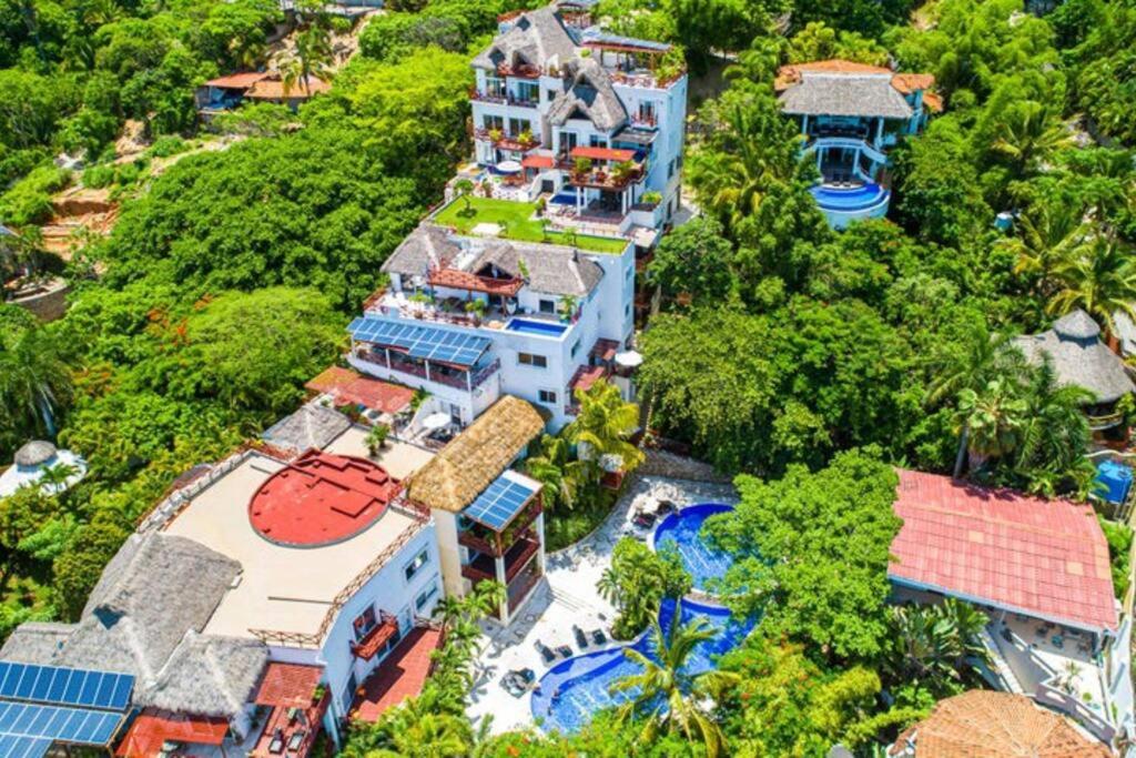 Tropical Oasis / Pool & Private jungle terraces view 3
