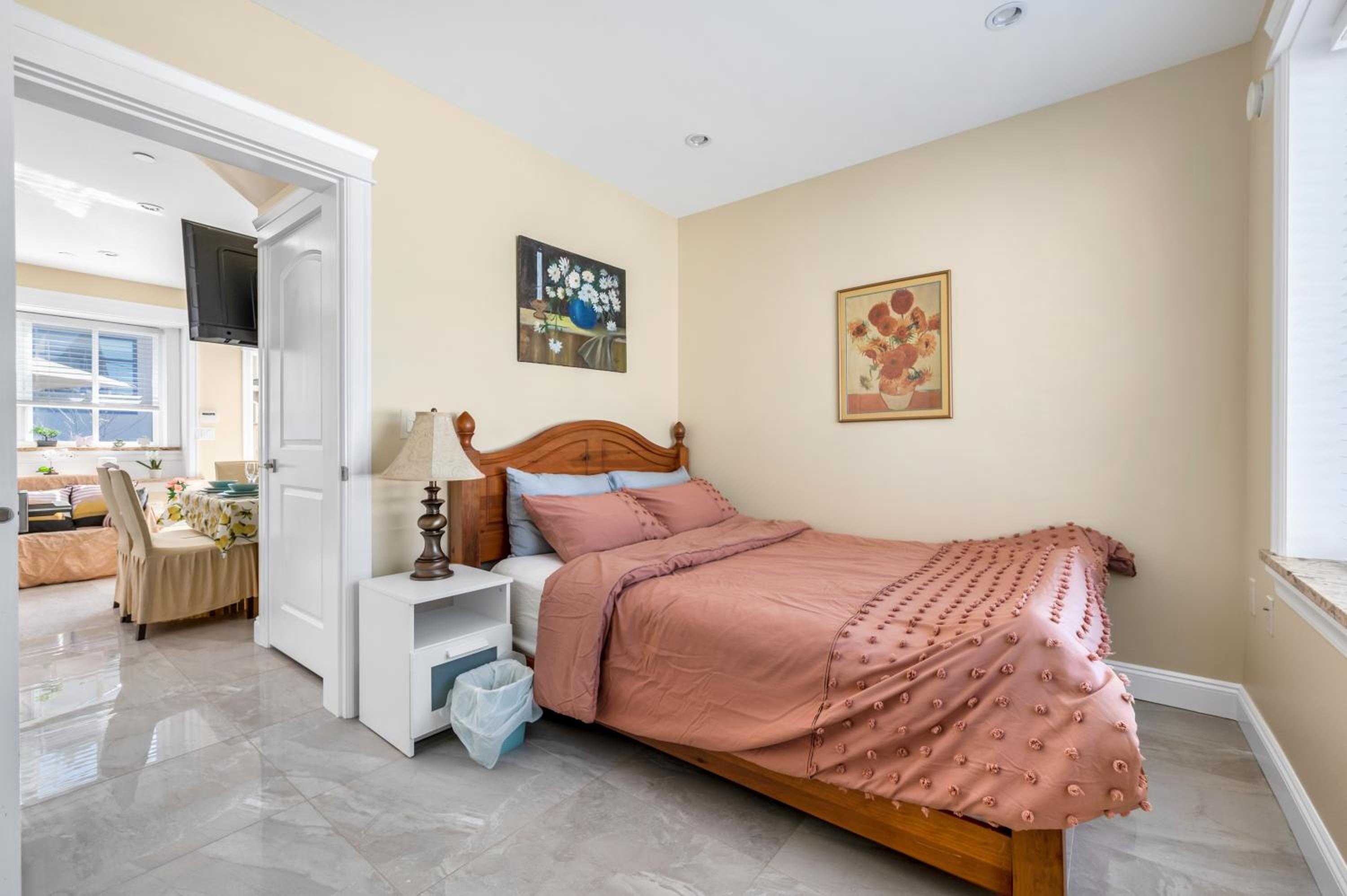 Three bedrooms new laneway house near public transit & FIFA training site